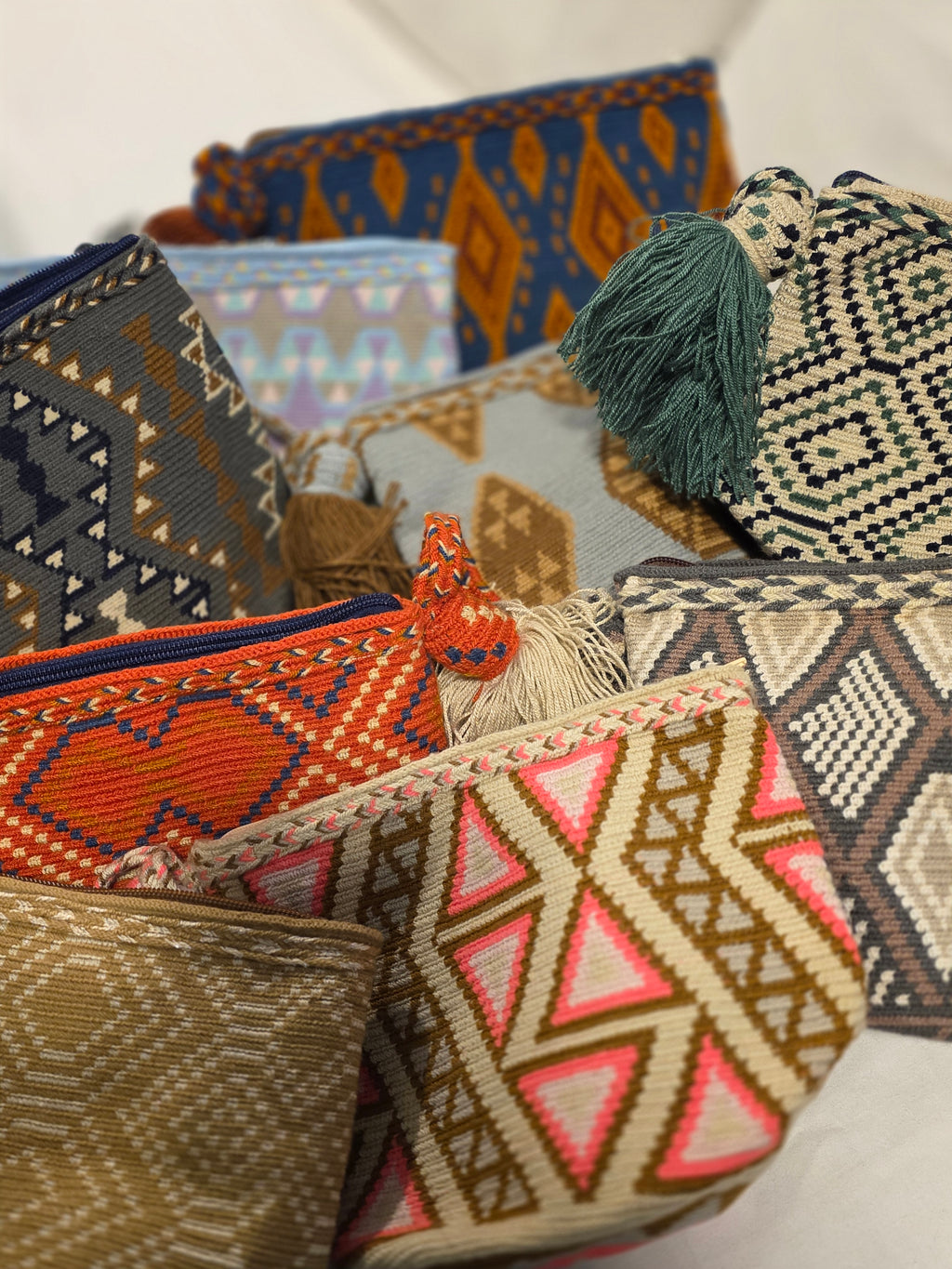 One-thread Cosmetic Pouches