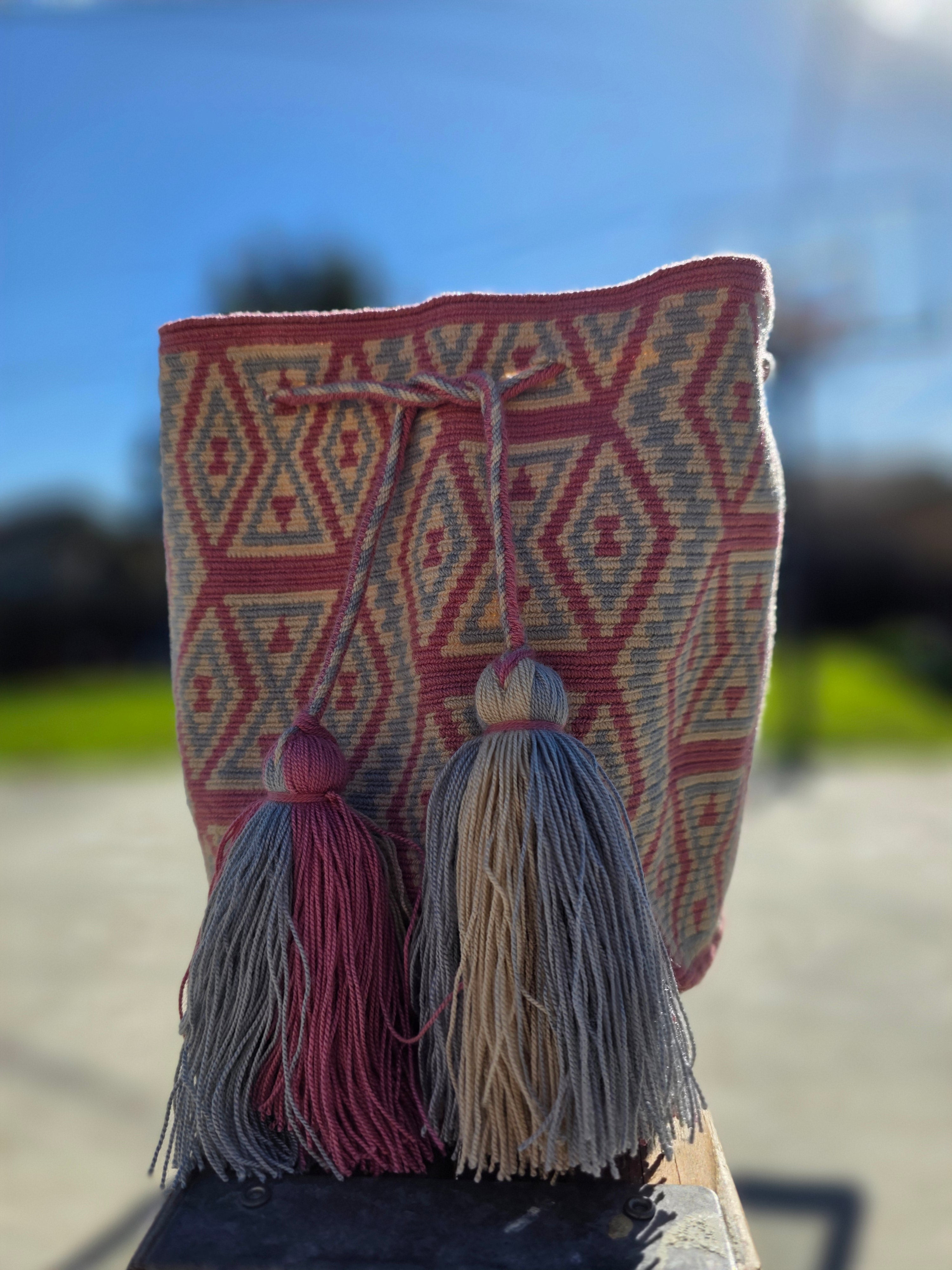 Rose Ledger
Medium One-Thread Mochila