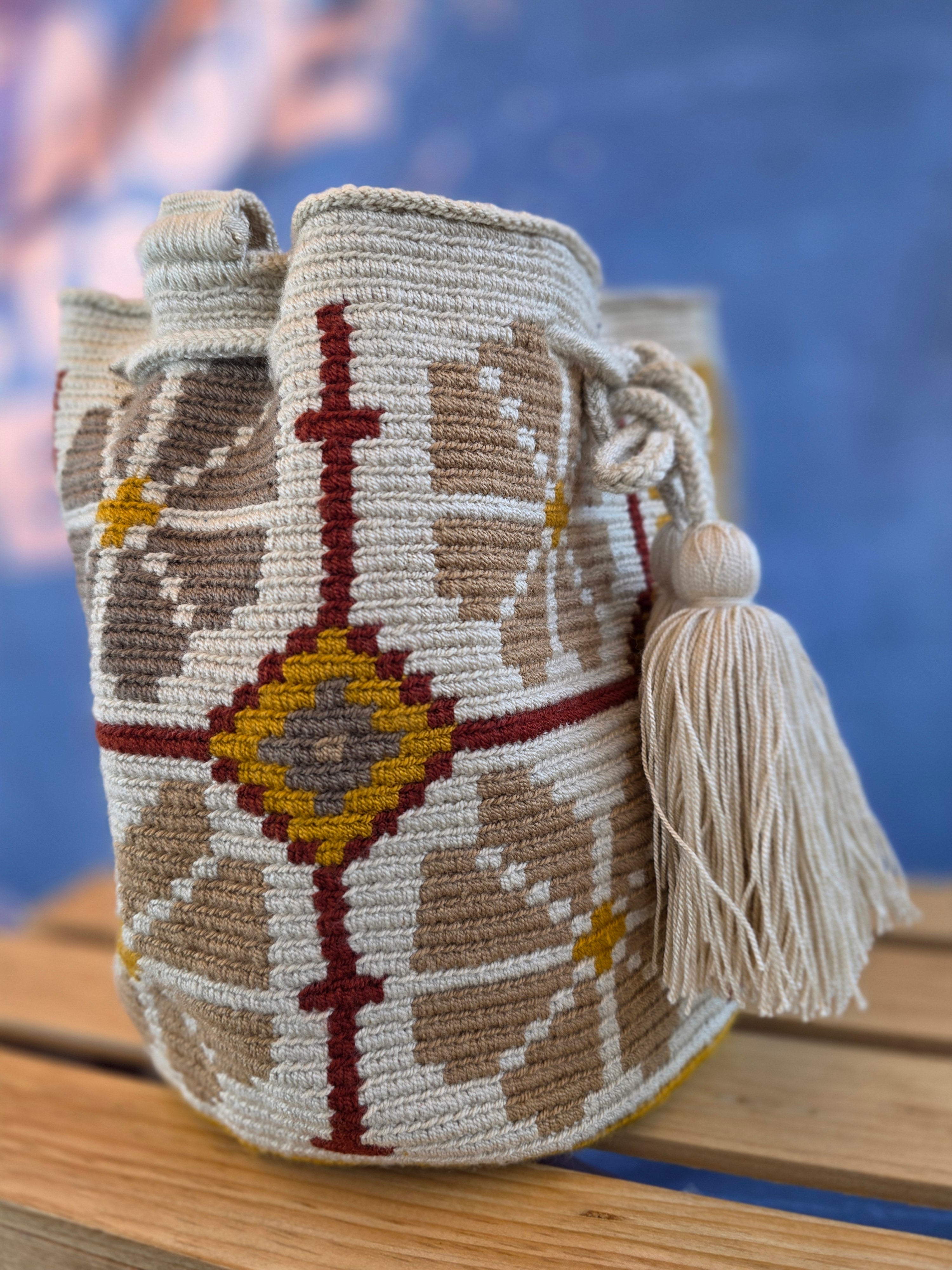 Halo – Two-Thread Wayuu Mochila Medium