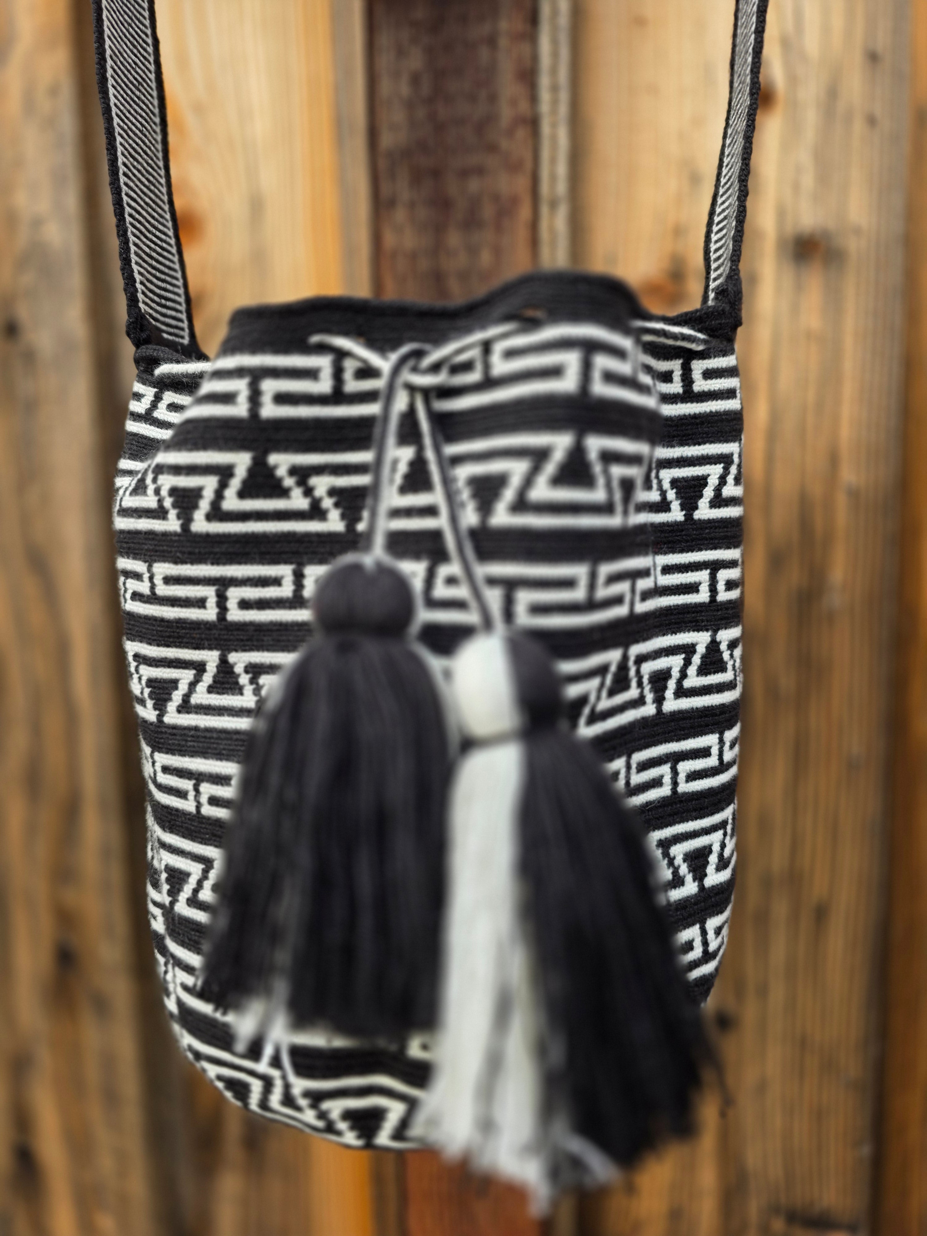 Black Ivory
Large | One-Thread