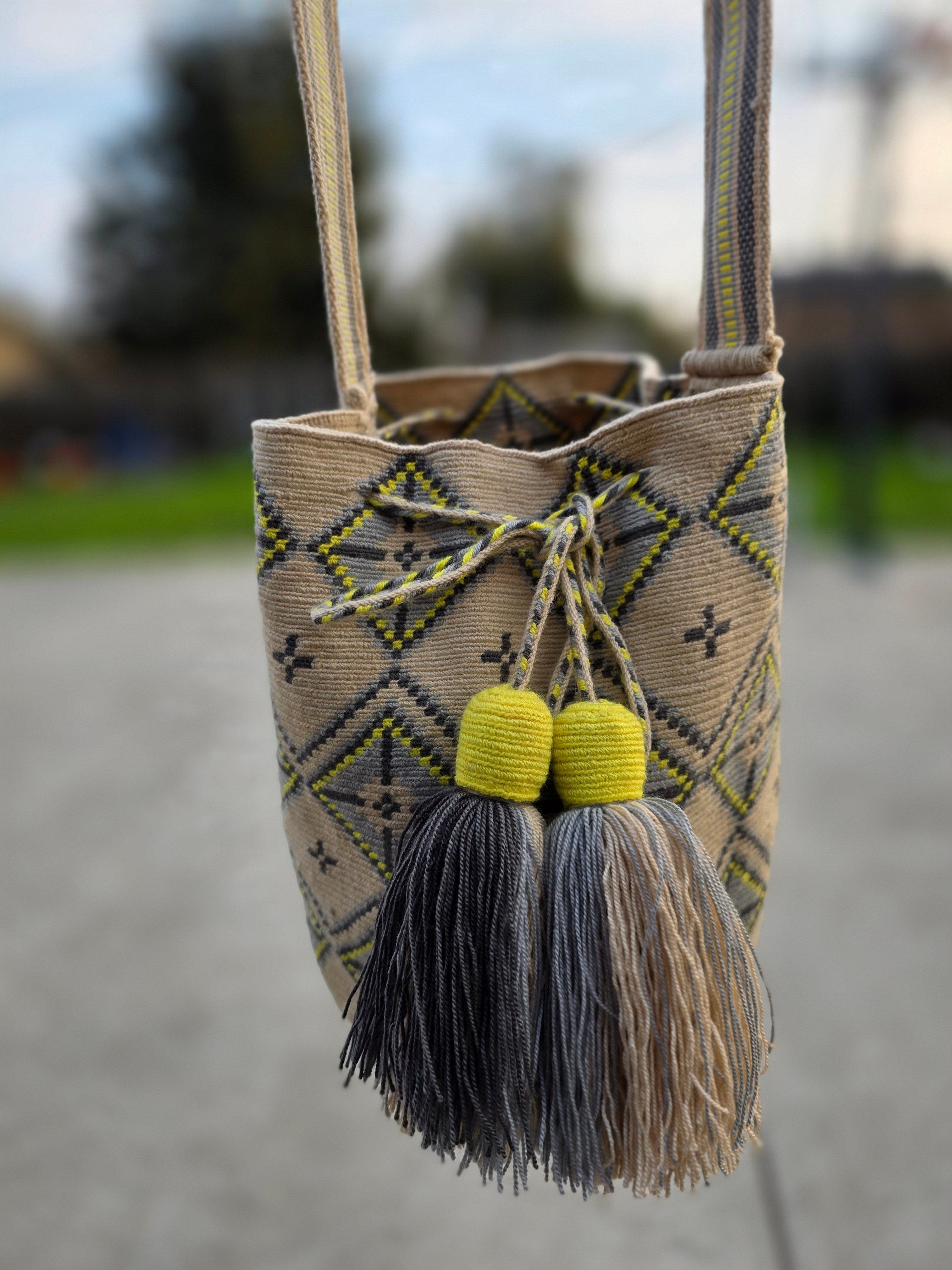 Axis Weave – Citrine Ash
Medium | One-Thread