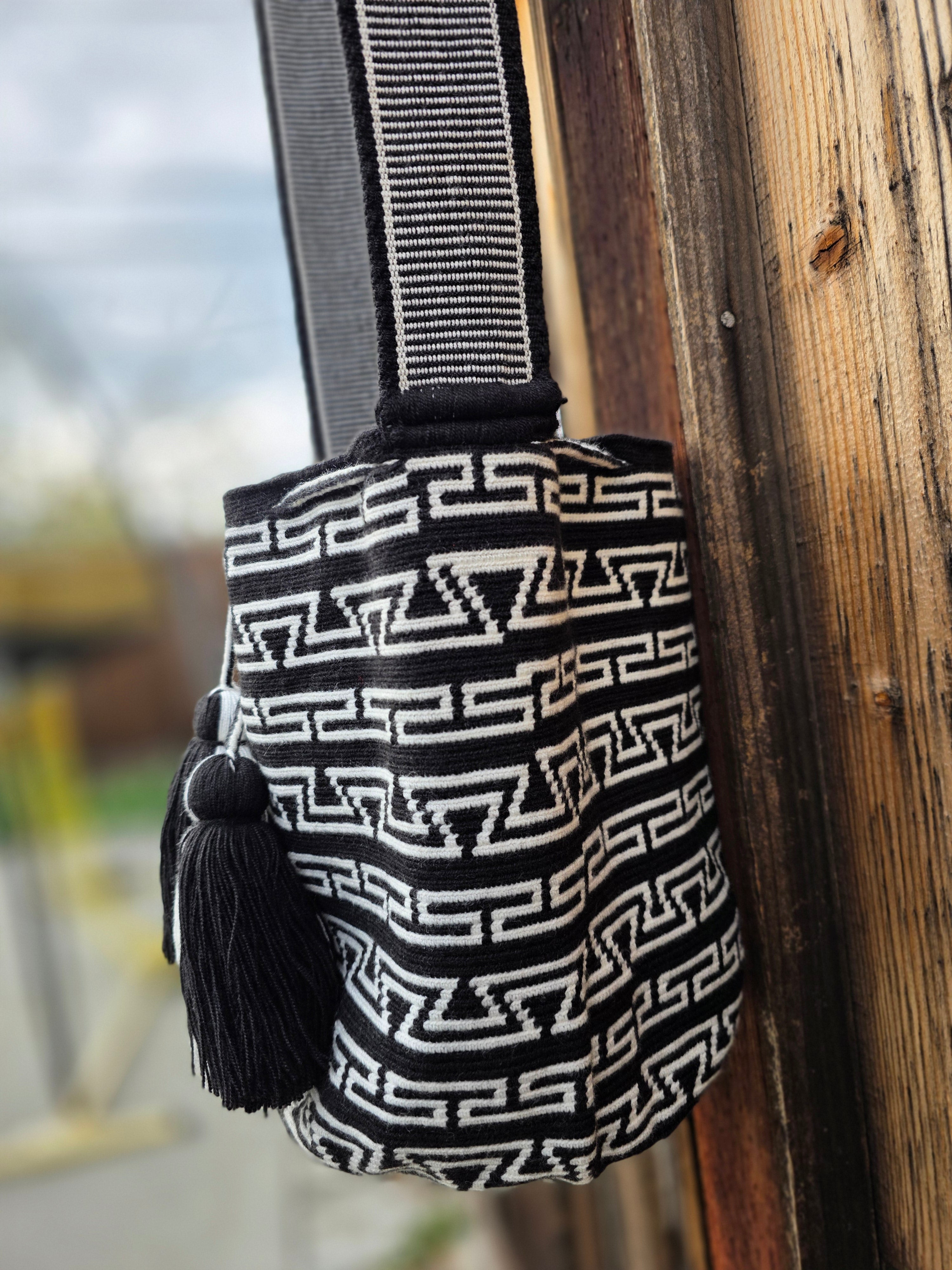 Black Ivory
Large | One-Thread