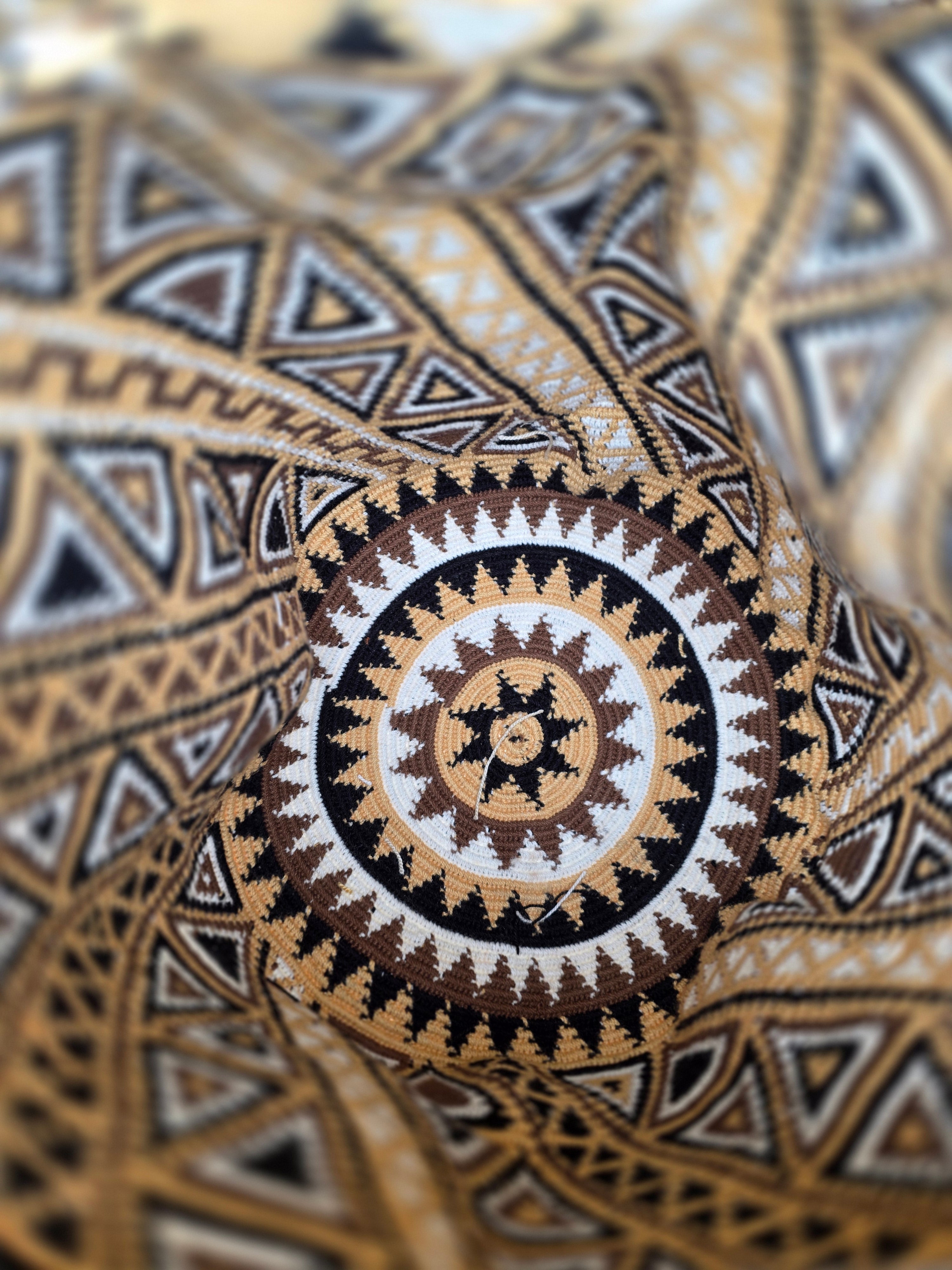 Tessellate
Large | One-Thread Mochila