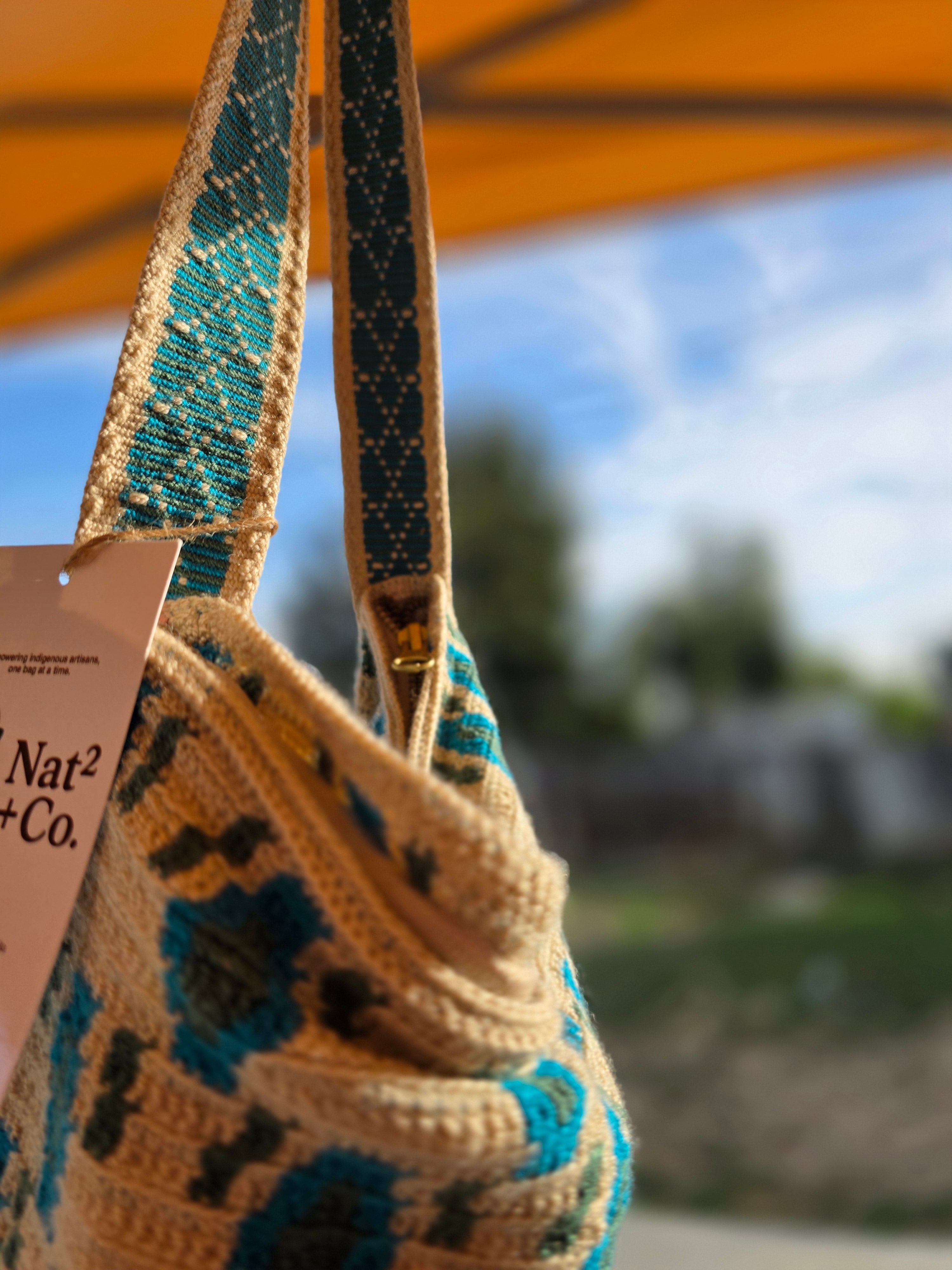 Oasis Drift — Handwoven Wayuu Zipped Shoulder Bag