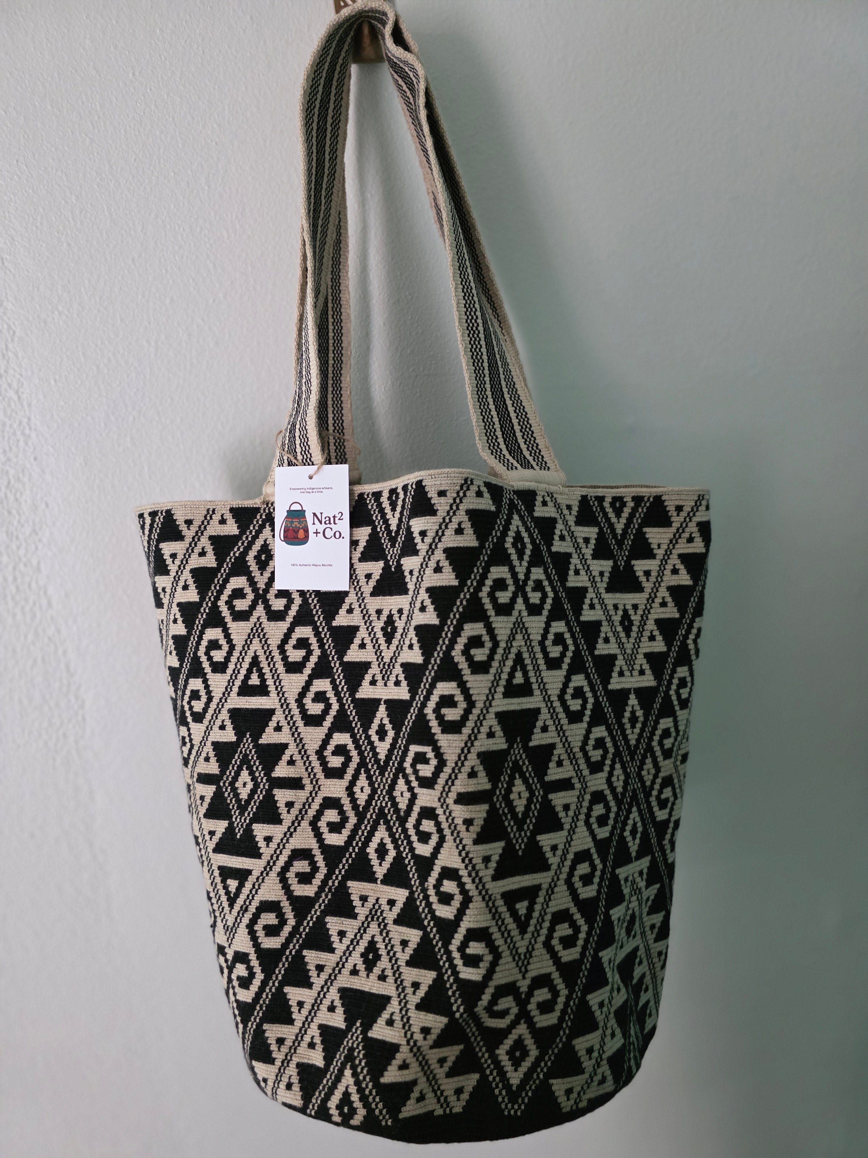 Ancestral Diamonds – Handwoven Wayuu Tote (Collector’s Edition)