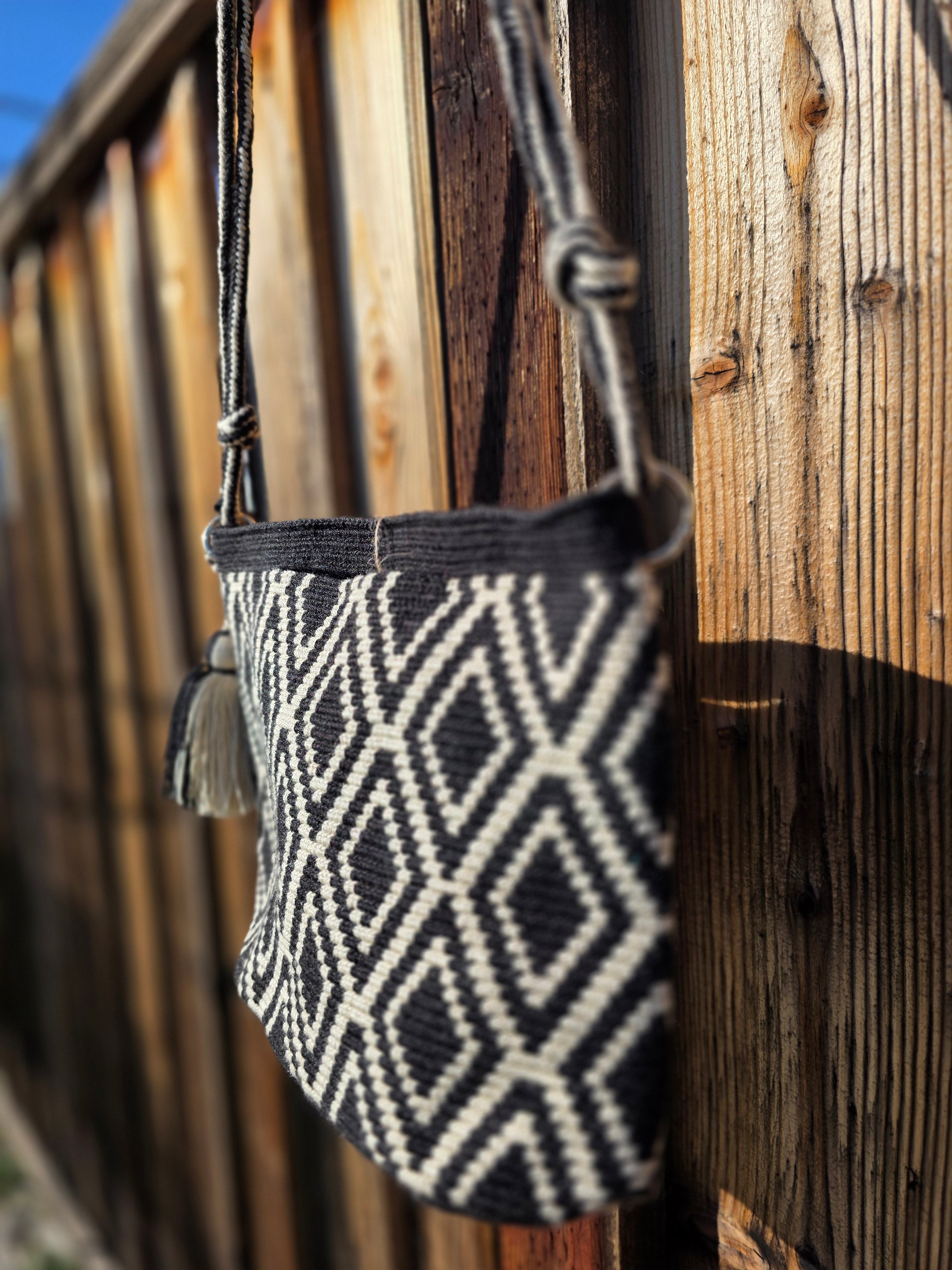 Axis Weave
Two-Thread Wayuu Mochila — Small & Medium