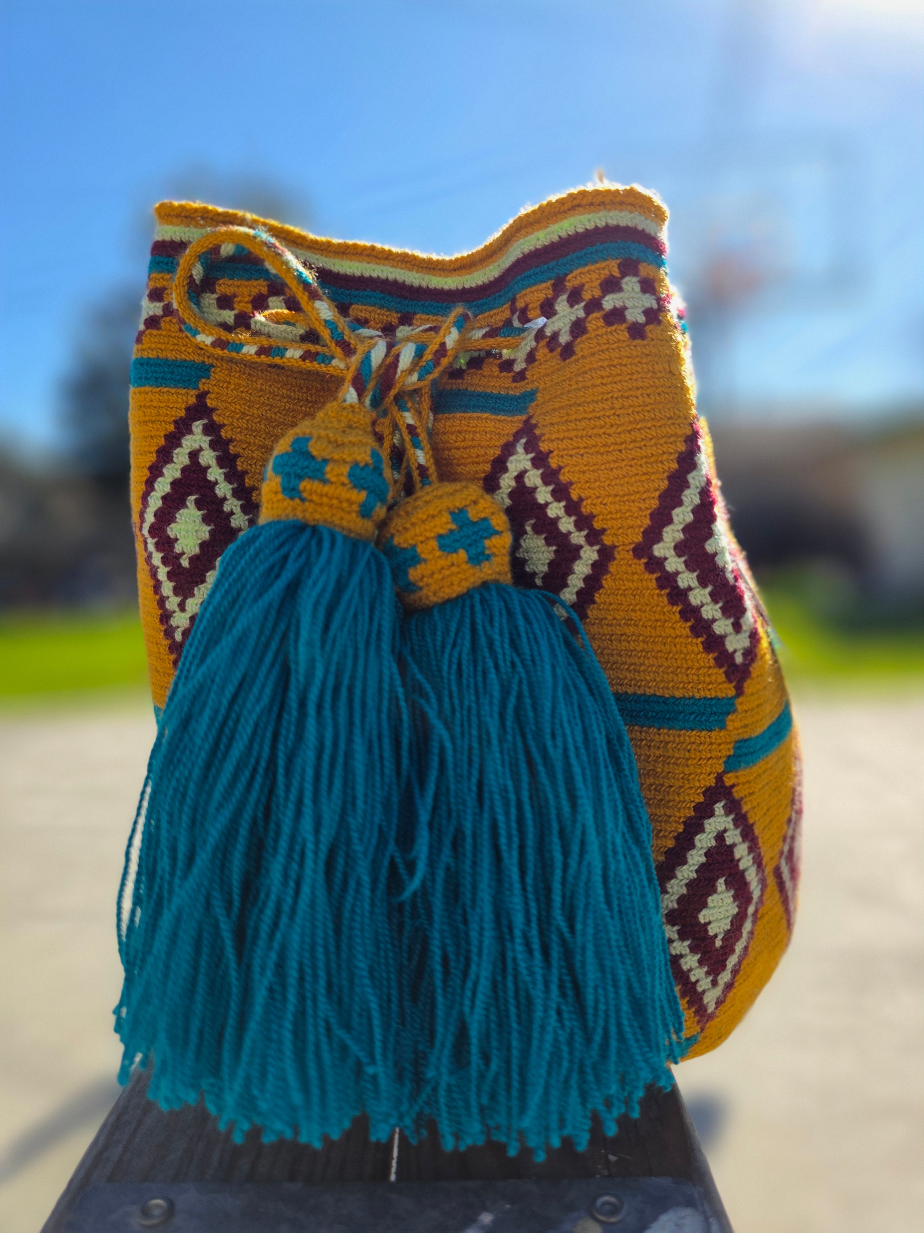 Golden Current
Medium One-Thread Mochila