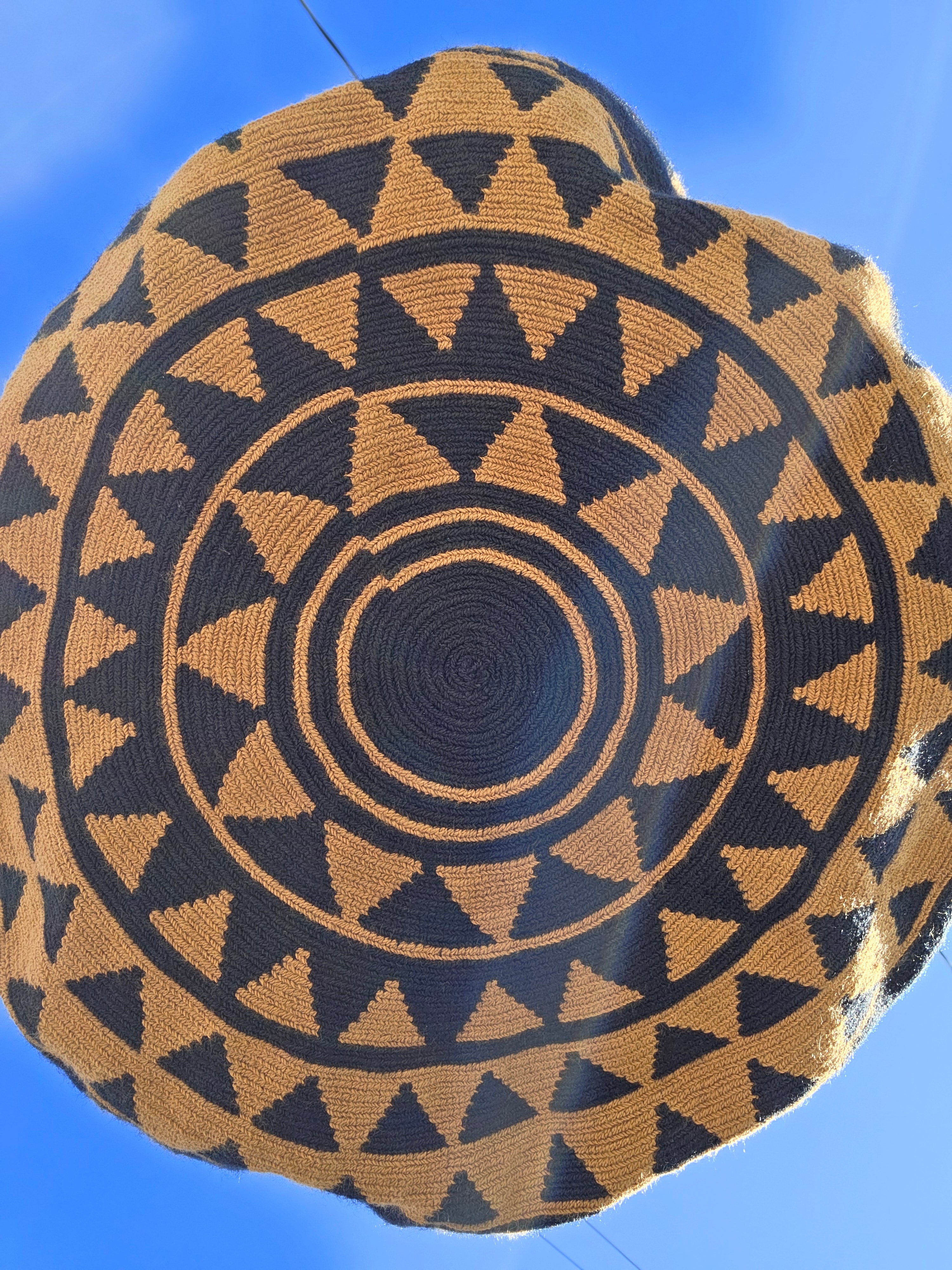 Golden Axis
One-Thread Wayuu Tote