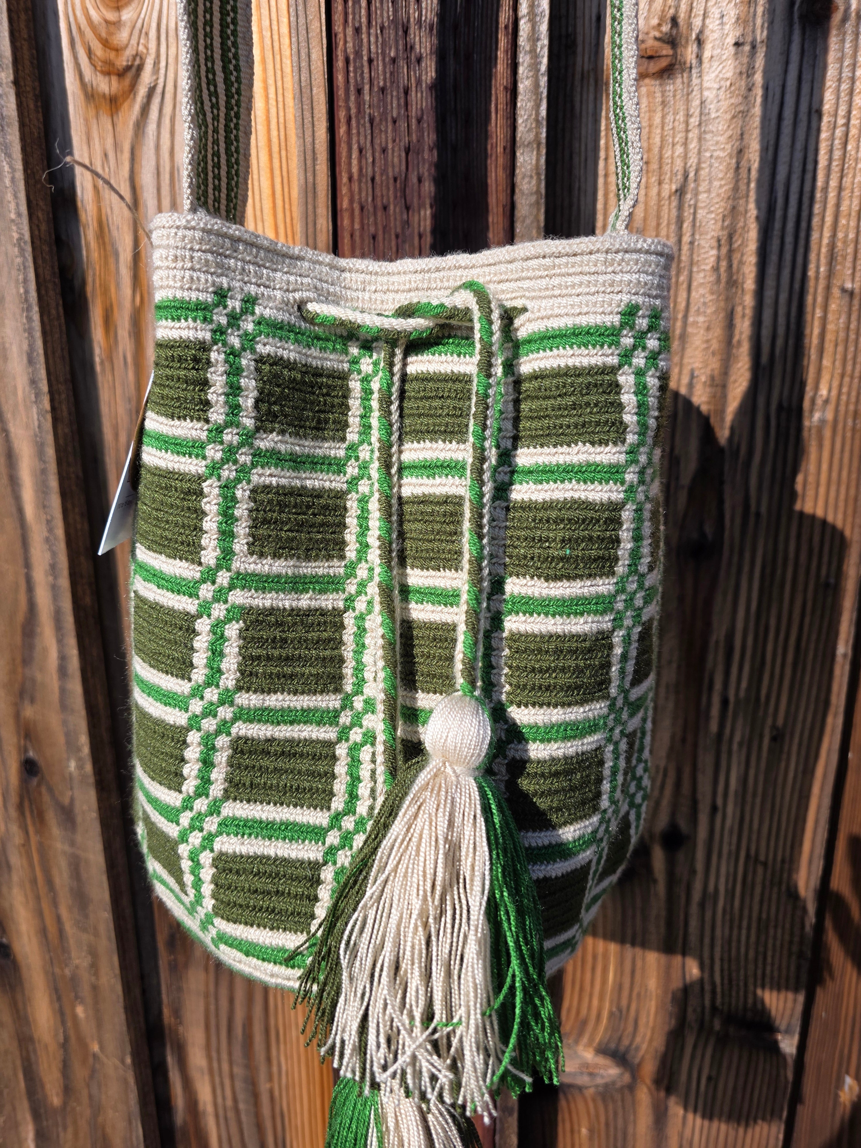 Forest Grid Mochila — Medium (Two-Thread)