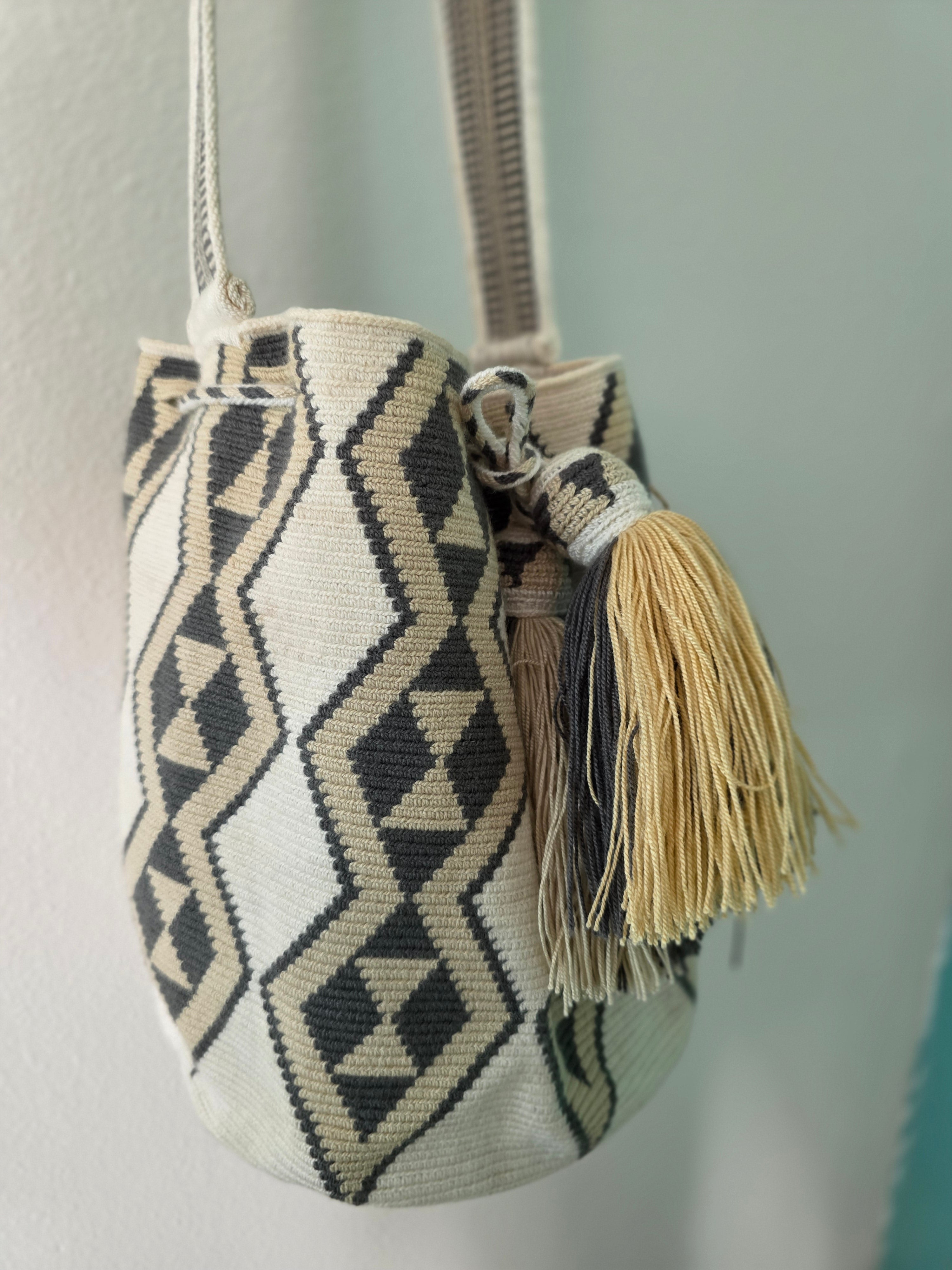 Ceniza (Ash)– One-Thread Wayuu Mochila Medium
