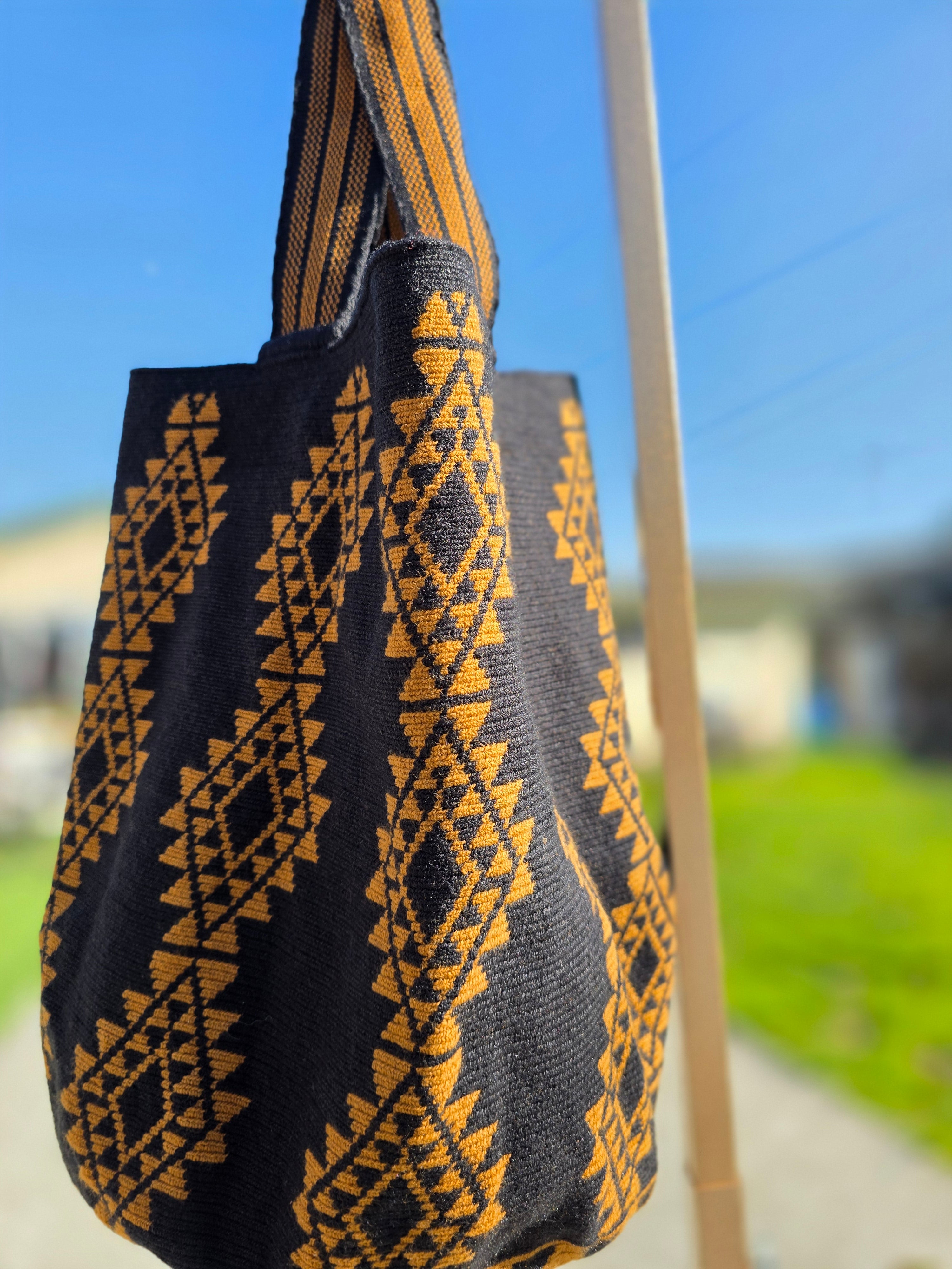 Golden Axis
One-Thread Wayuu Tote