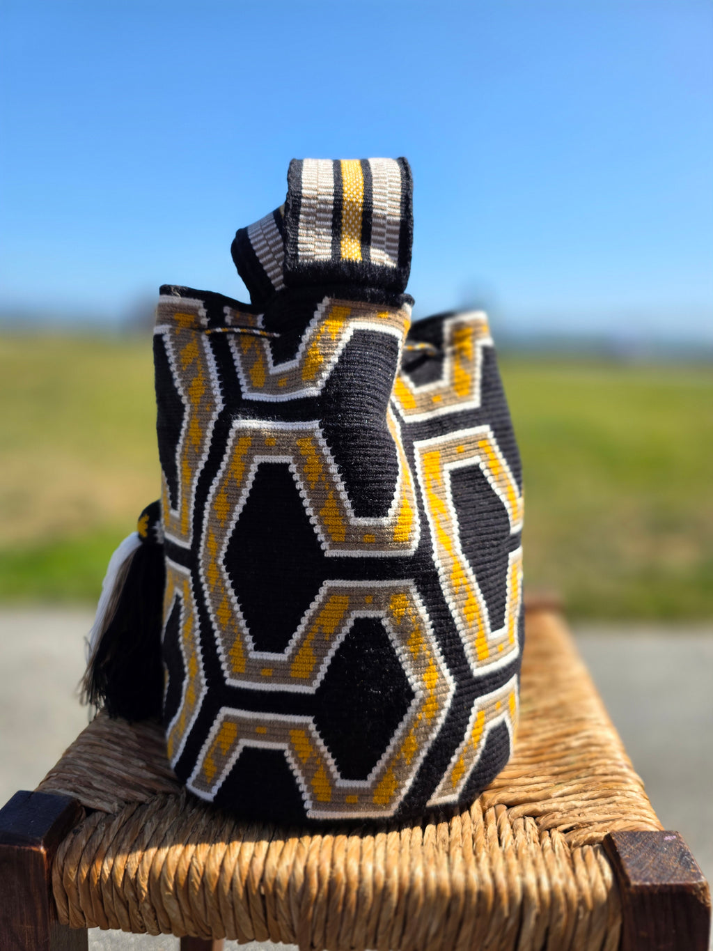 Obsidian Gold Mochila Premium Collection · One-Thread · Large