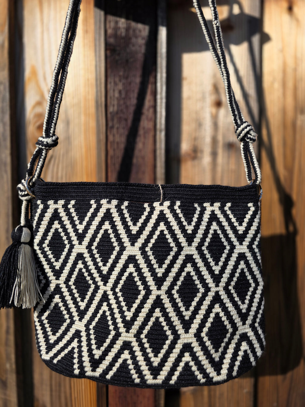 Axis Weave
Two-Thread Wayuu Mochila — Small & Medium