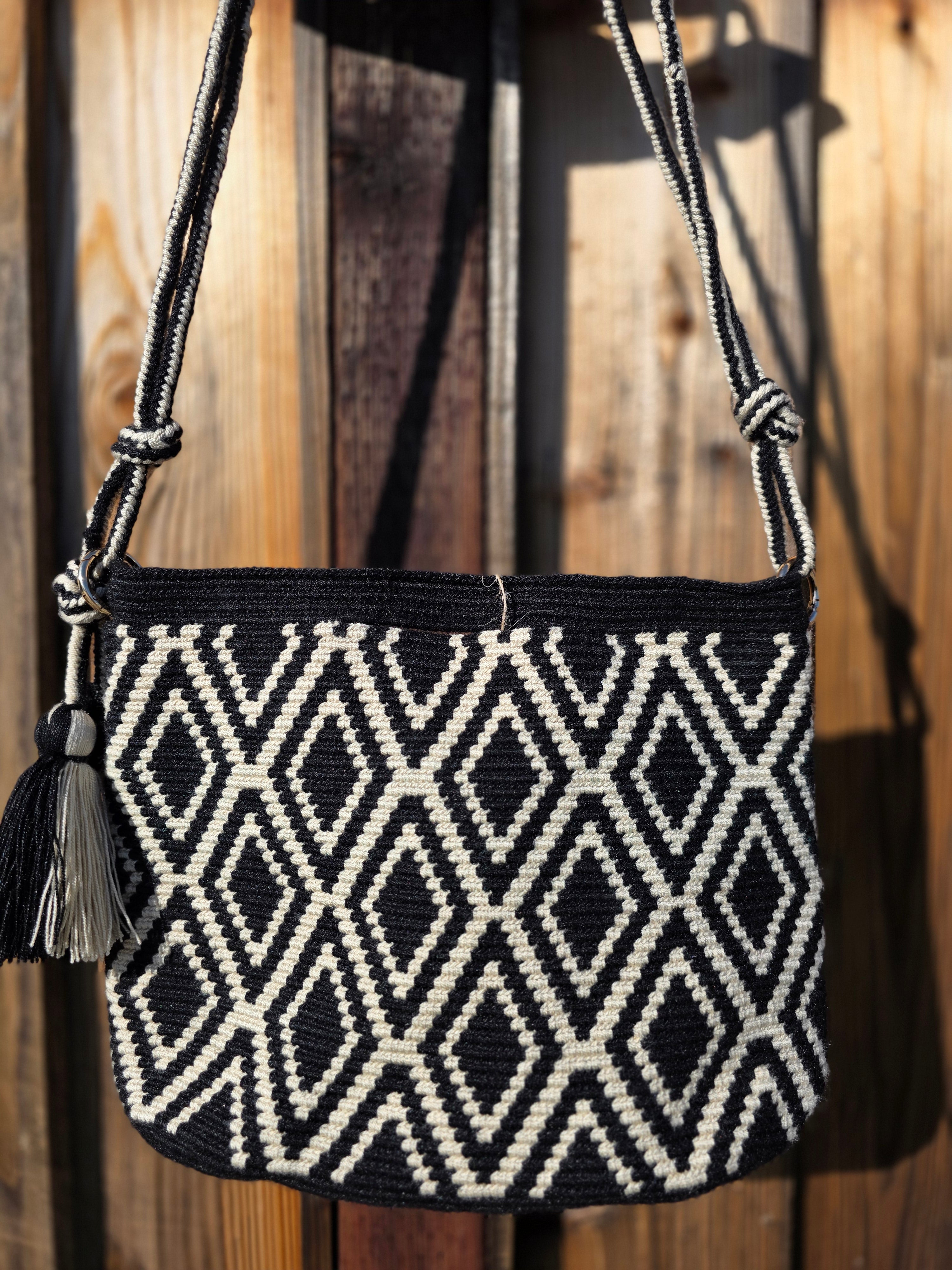 Axis Weave
Two-Thread Wayuu Mochila — Small & Medium