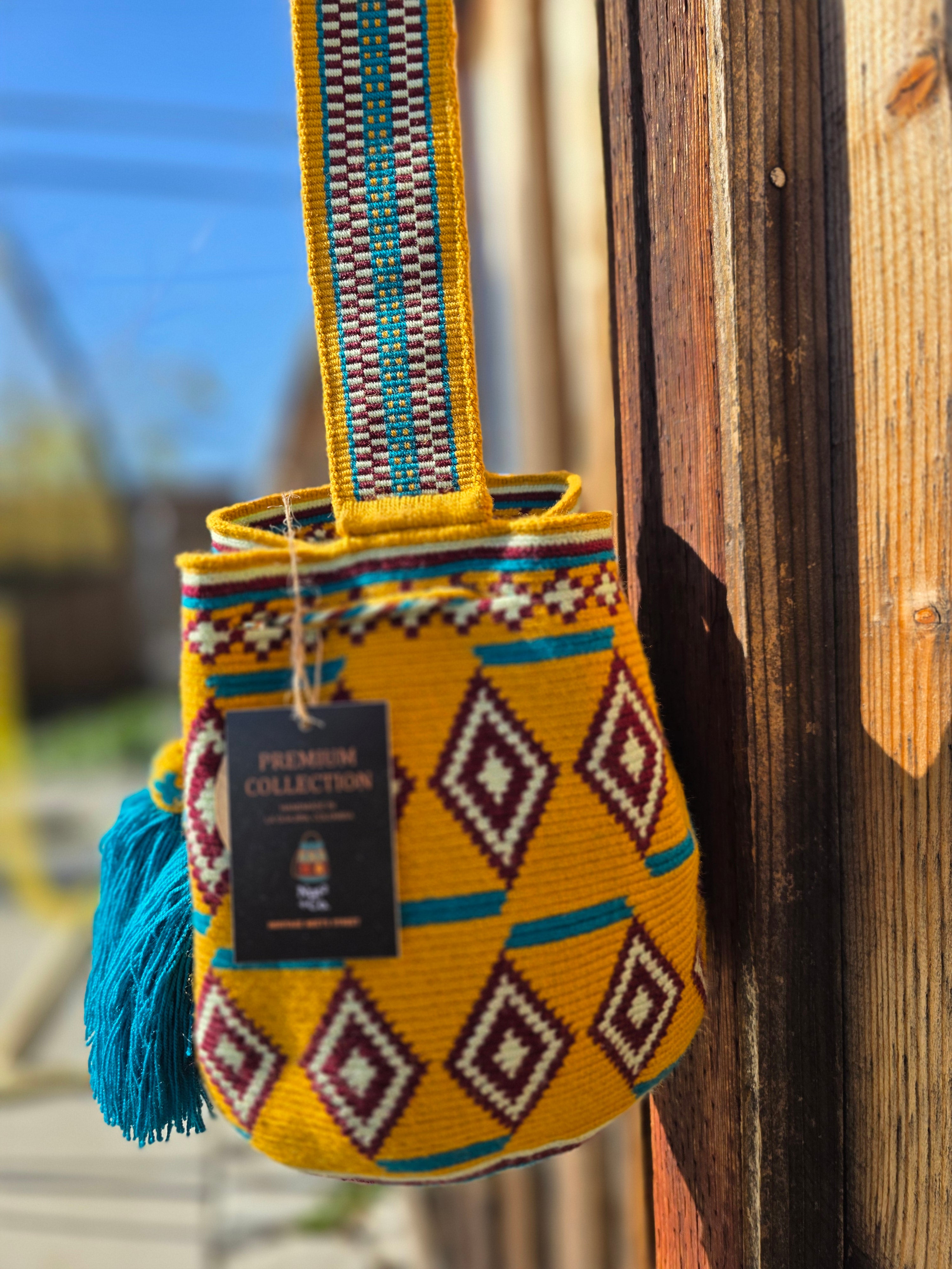 Golden Current
Medium One-Thread Mochila
