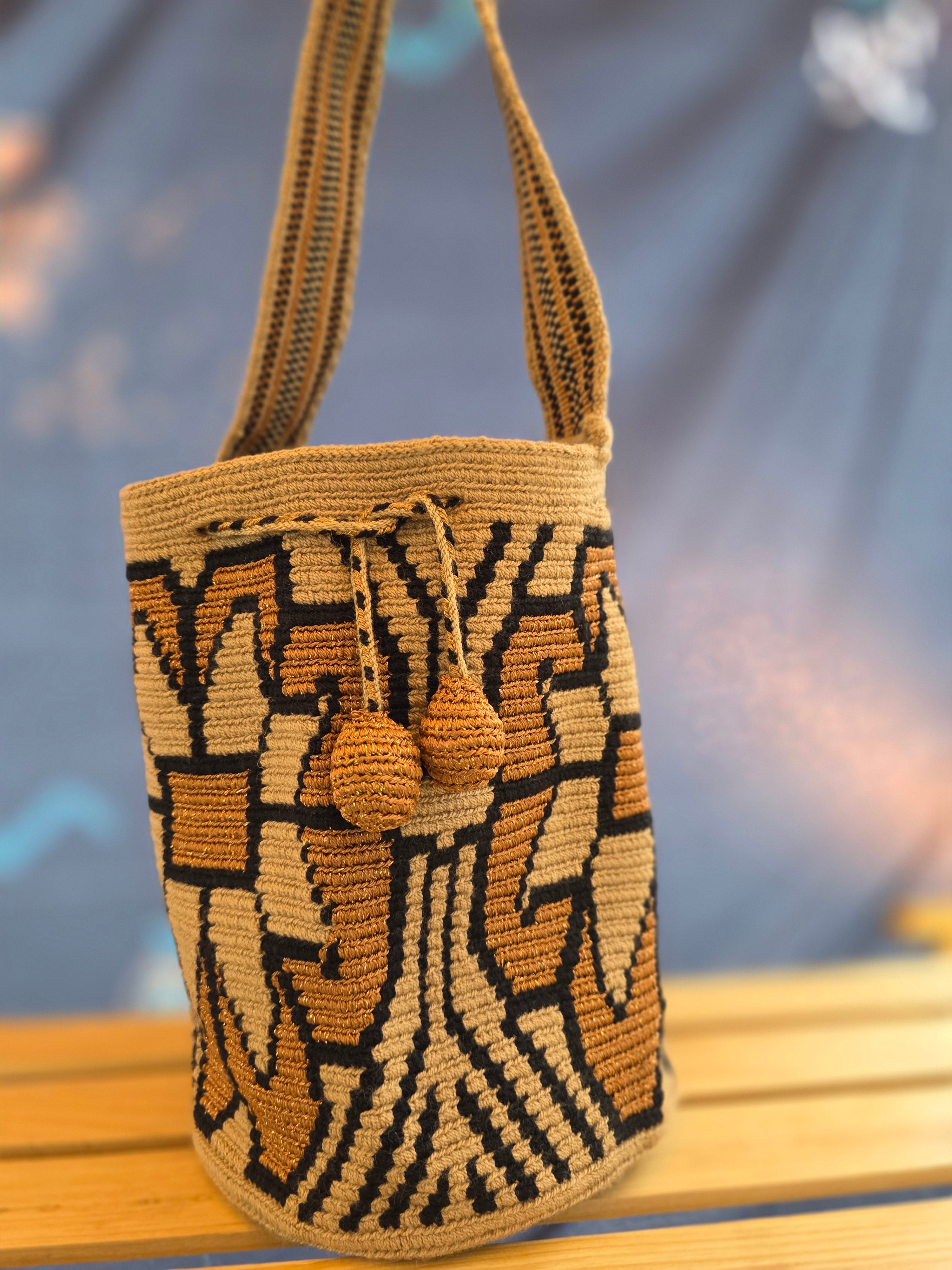 Sable – Two-Thread Metallic Wayuu Crossbody Bucket Bag Mochila Medium