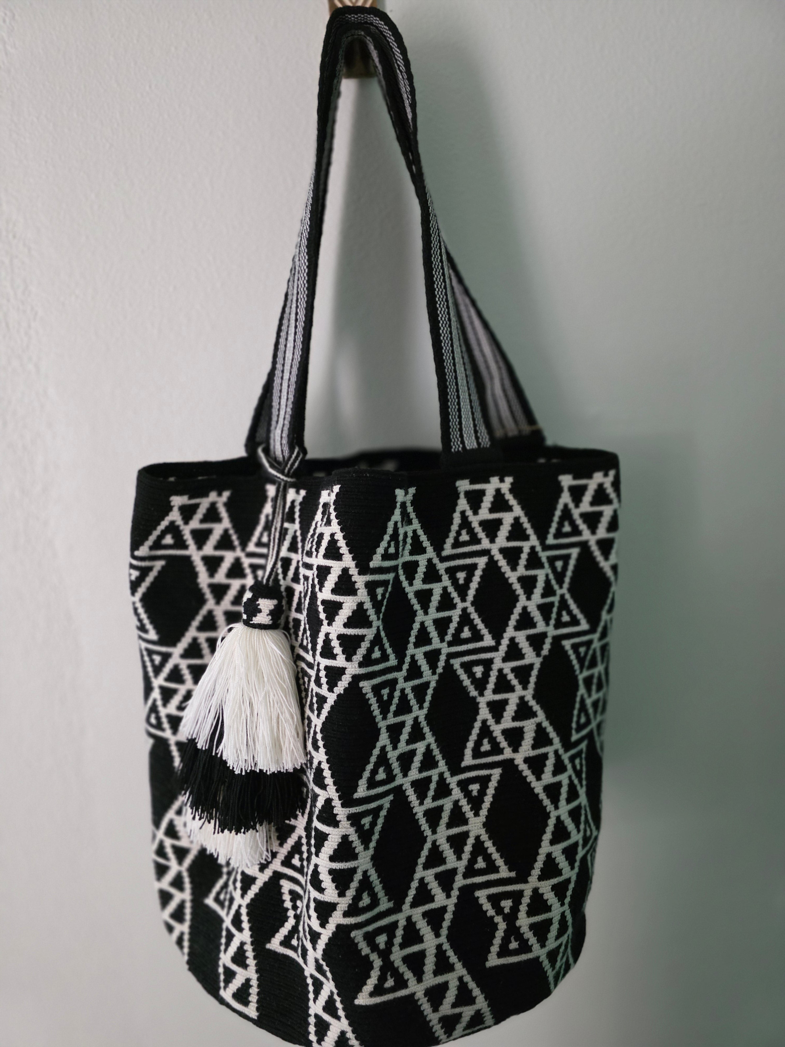 Kaya – Handwoven Wayuu Tote