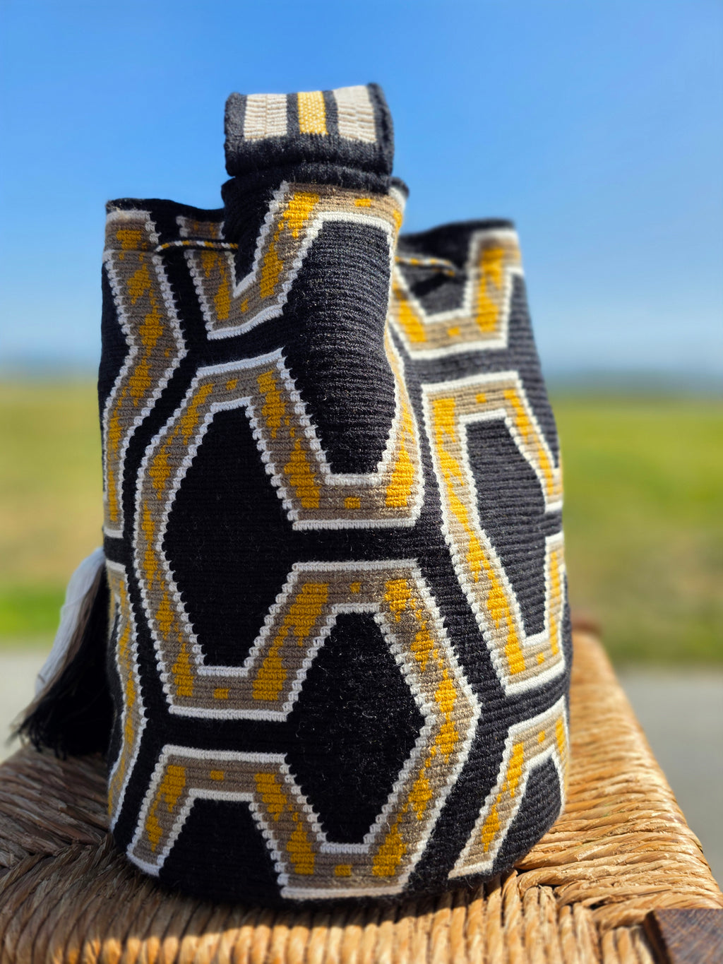 Obsidian Gold Mochila Premium Collection · One-Thread · Large