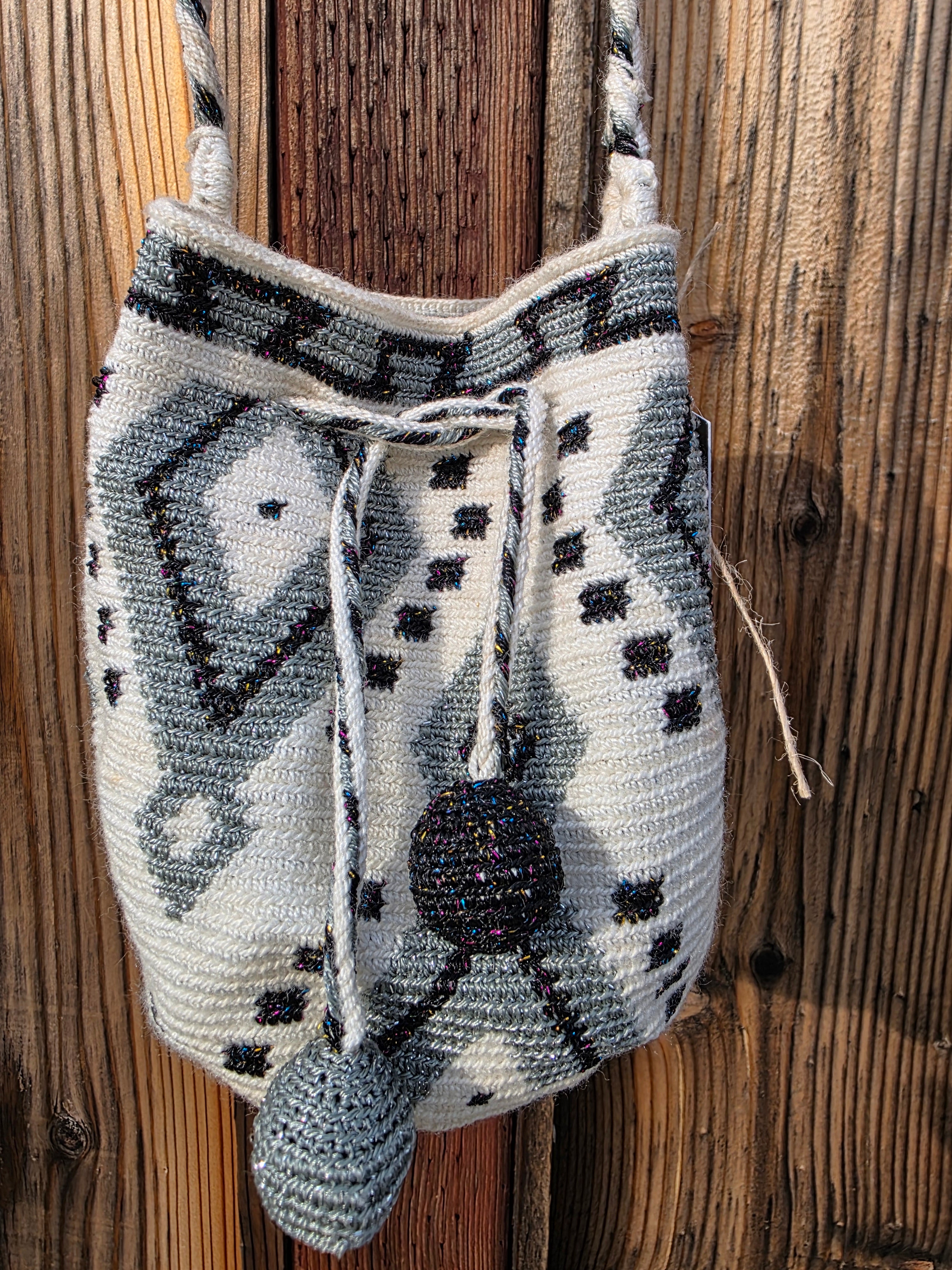 Silver Current
Mini One-Thread Wayuu Mochila (Metallic Silk)