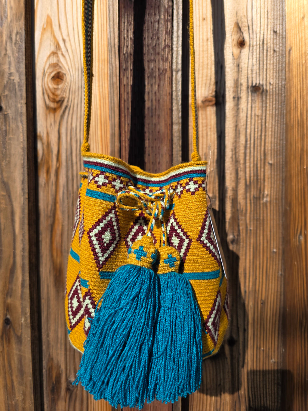 Golden Current
Medium One-Thread Mochila
