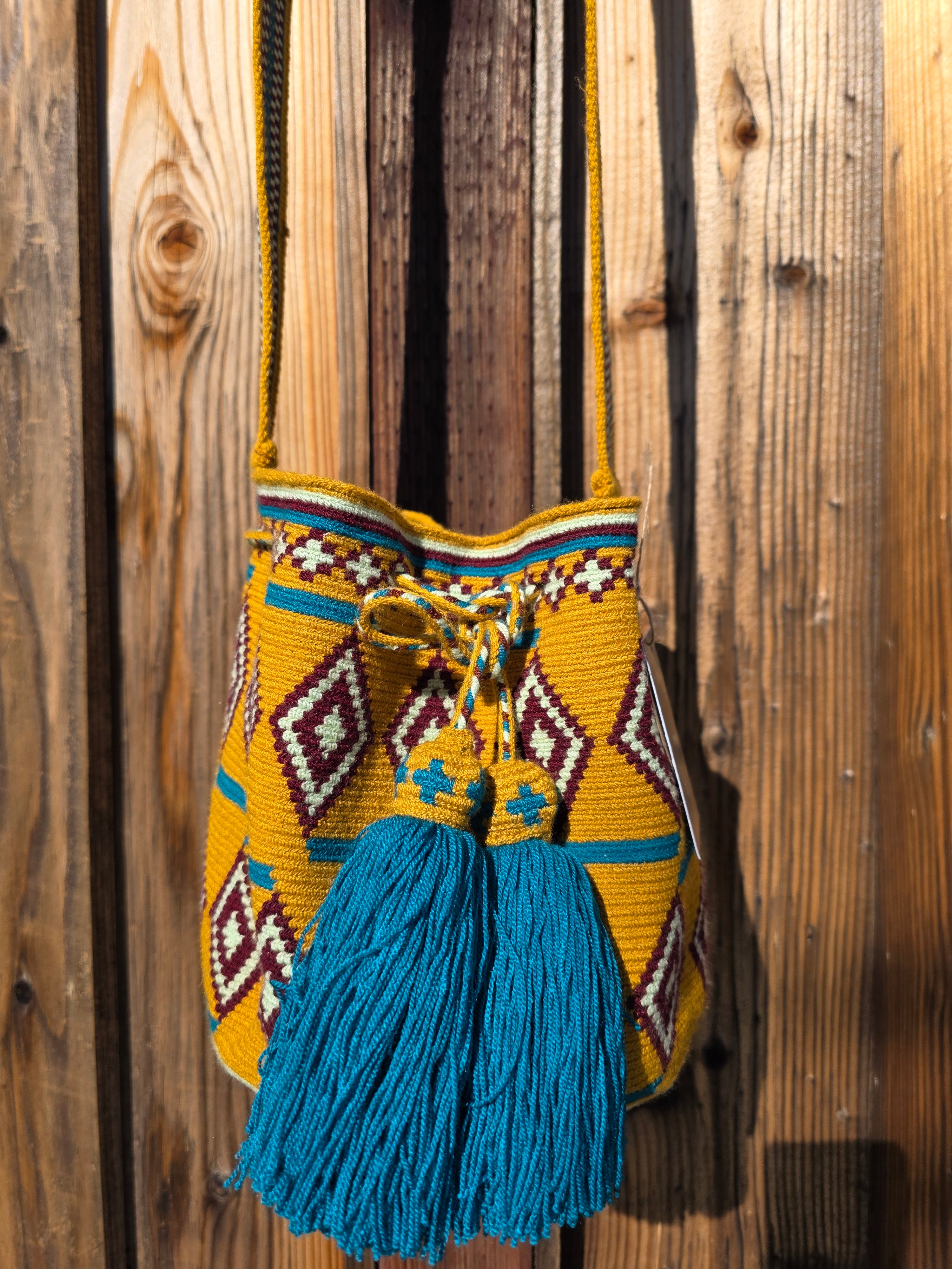 Golden Current
Medium One-Thread Mochila