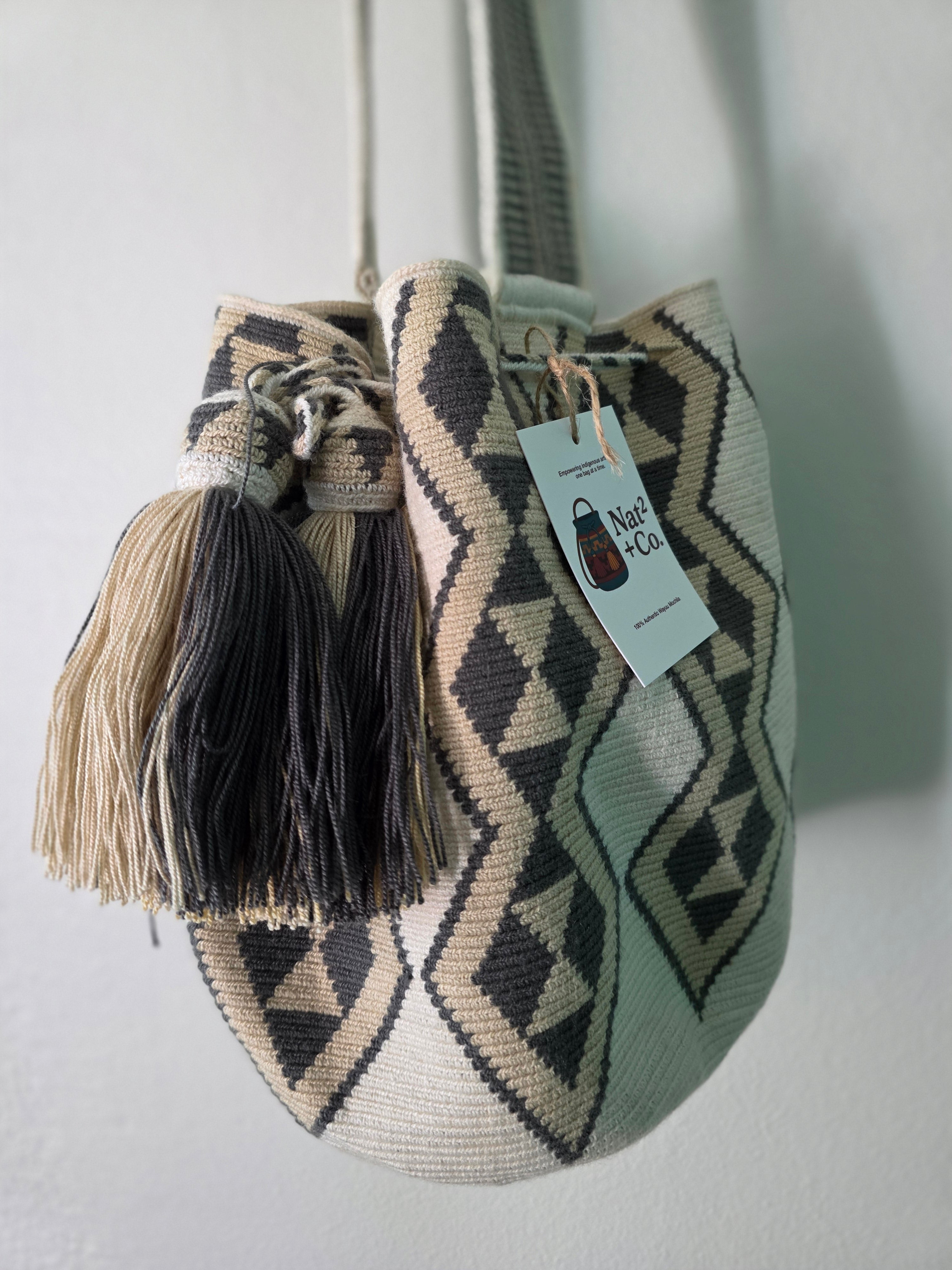 Ceniza (Ash)– One-Thread Wayuu Mochila Medium