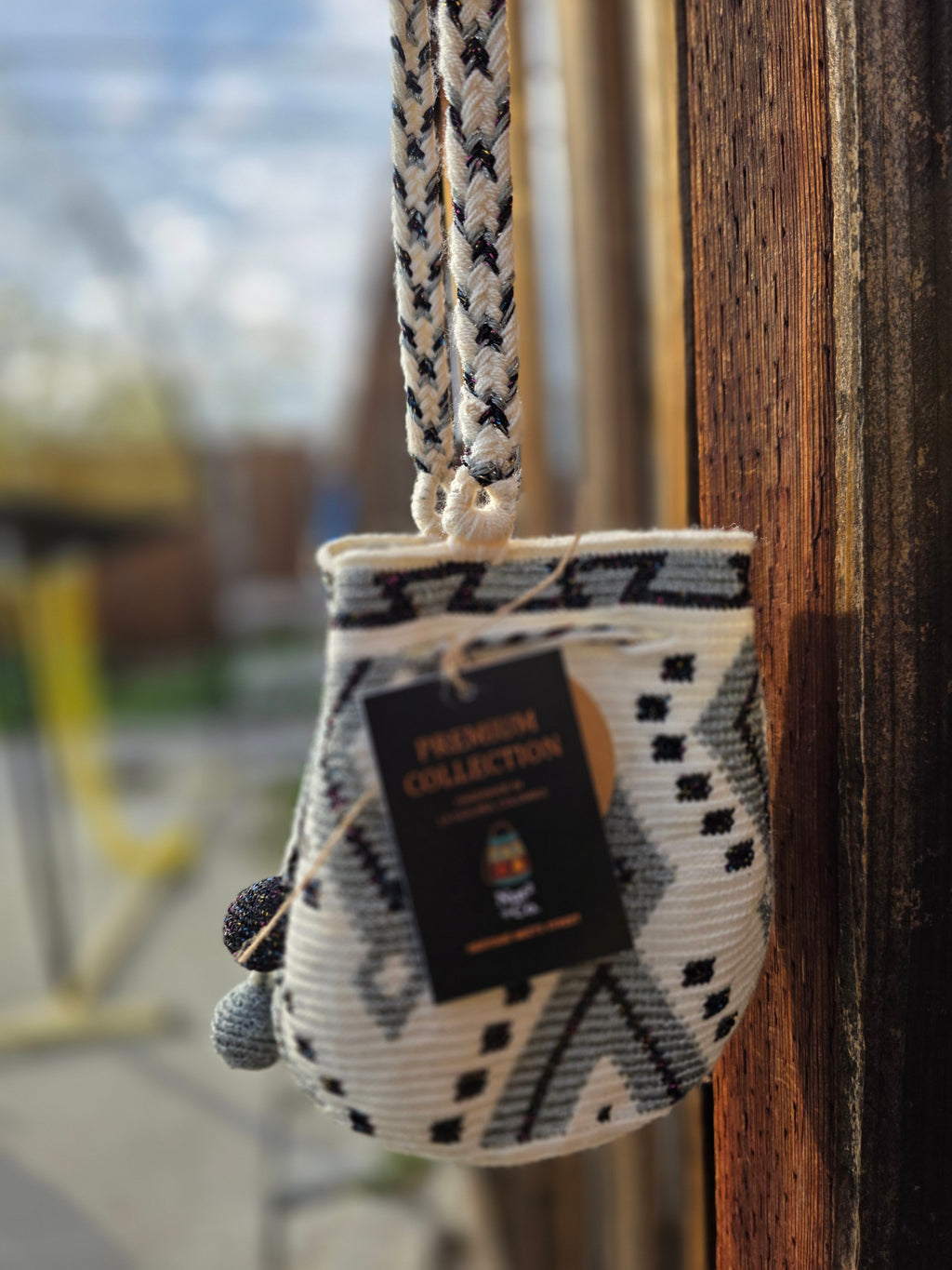 Silver Current
Mini One-Thread Wayuu Mochila (Metallic Silk)