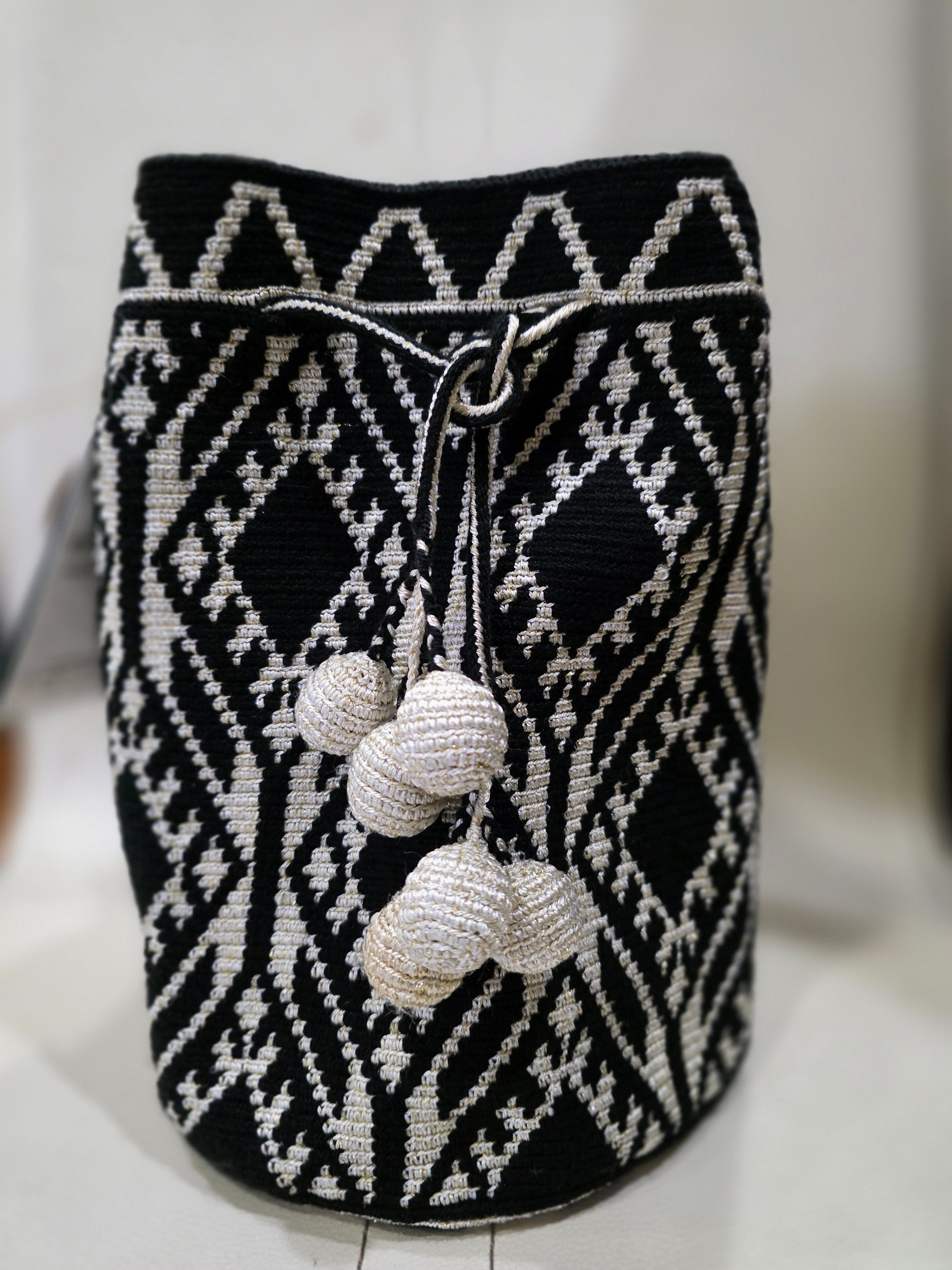 Frostline – One-Thread Wayuu Mochila Medium