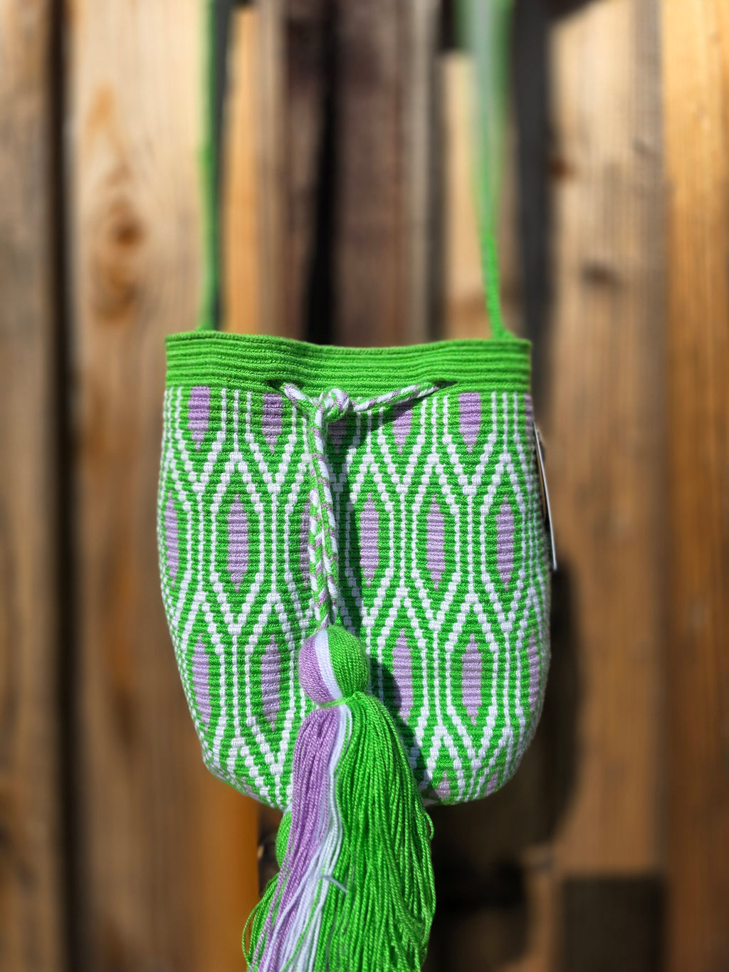 Verdant Pulse
Medium One-Thread Mochila