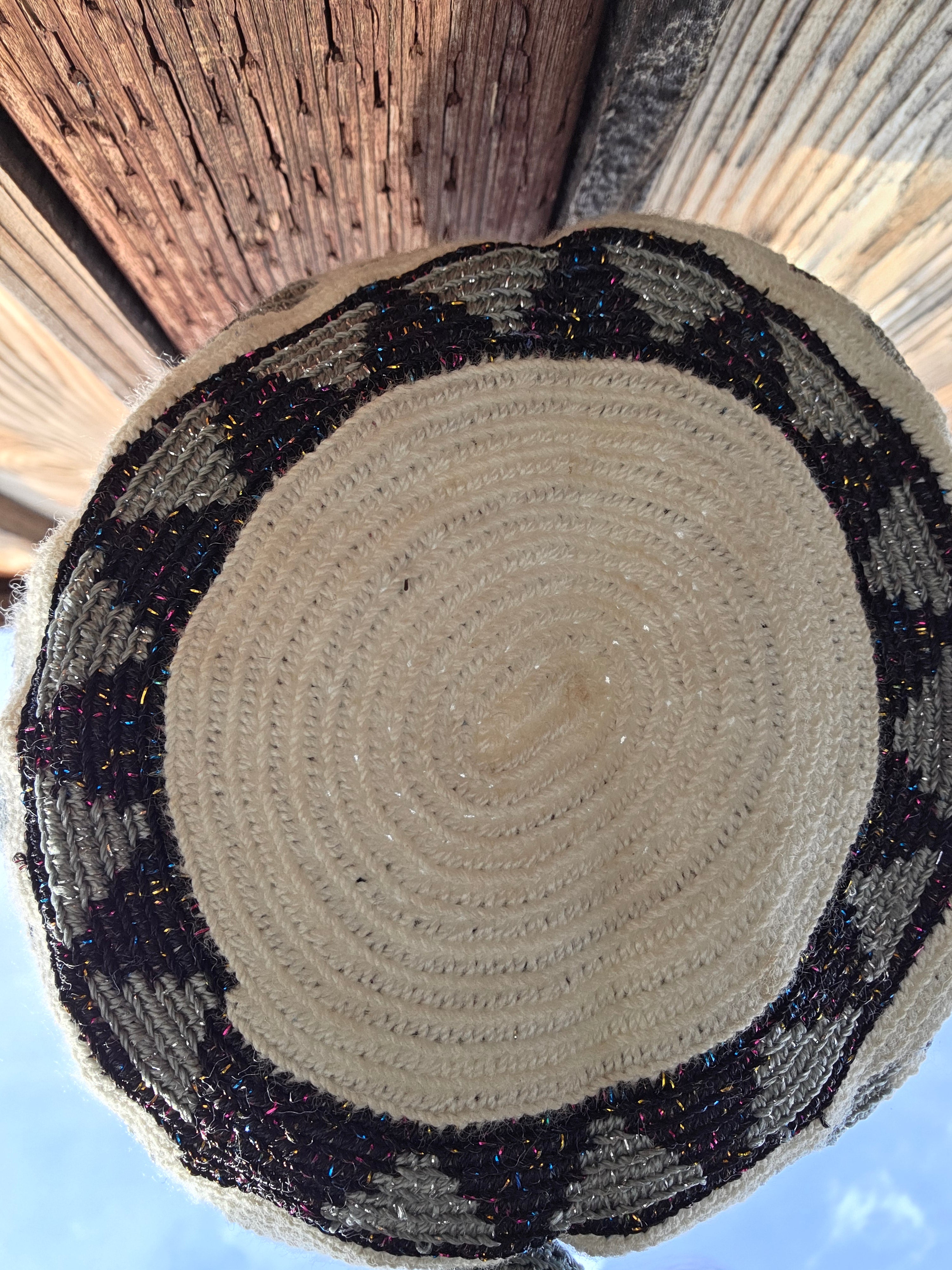 Silver Current
Mini One-Thread Wayuu Mochila (Metallic Silk)