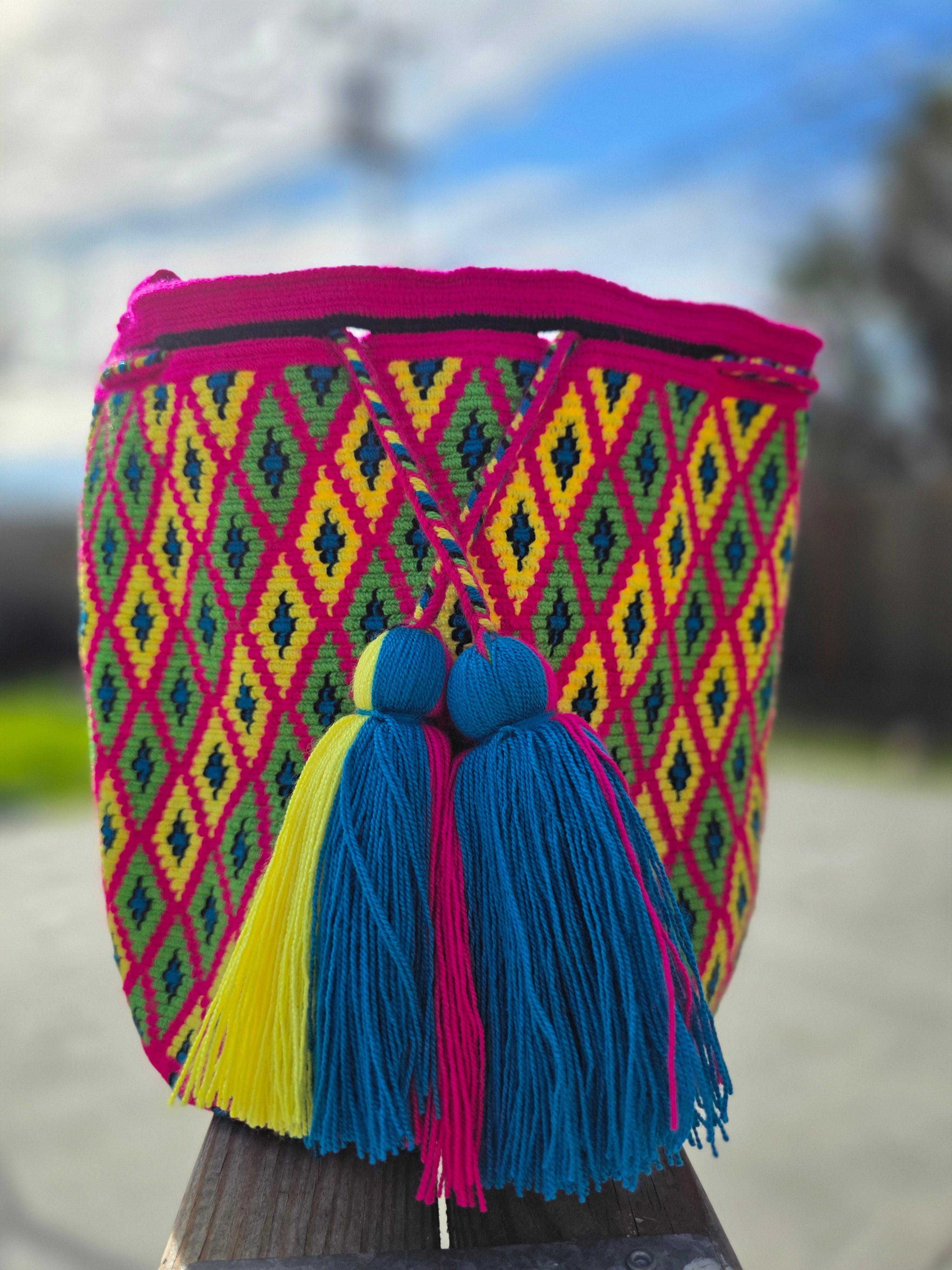 Electric Bloom Mochila — Large (One-Thread)