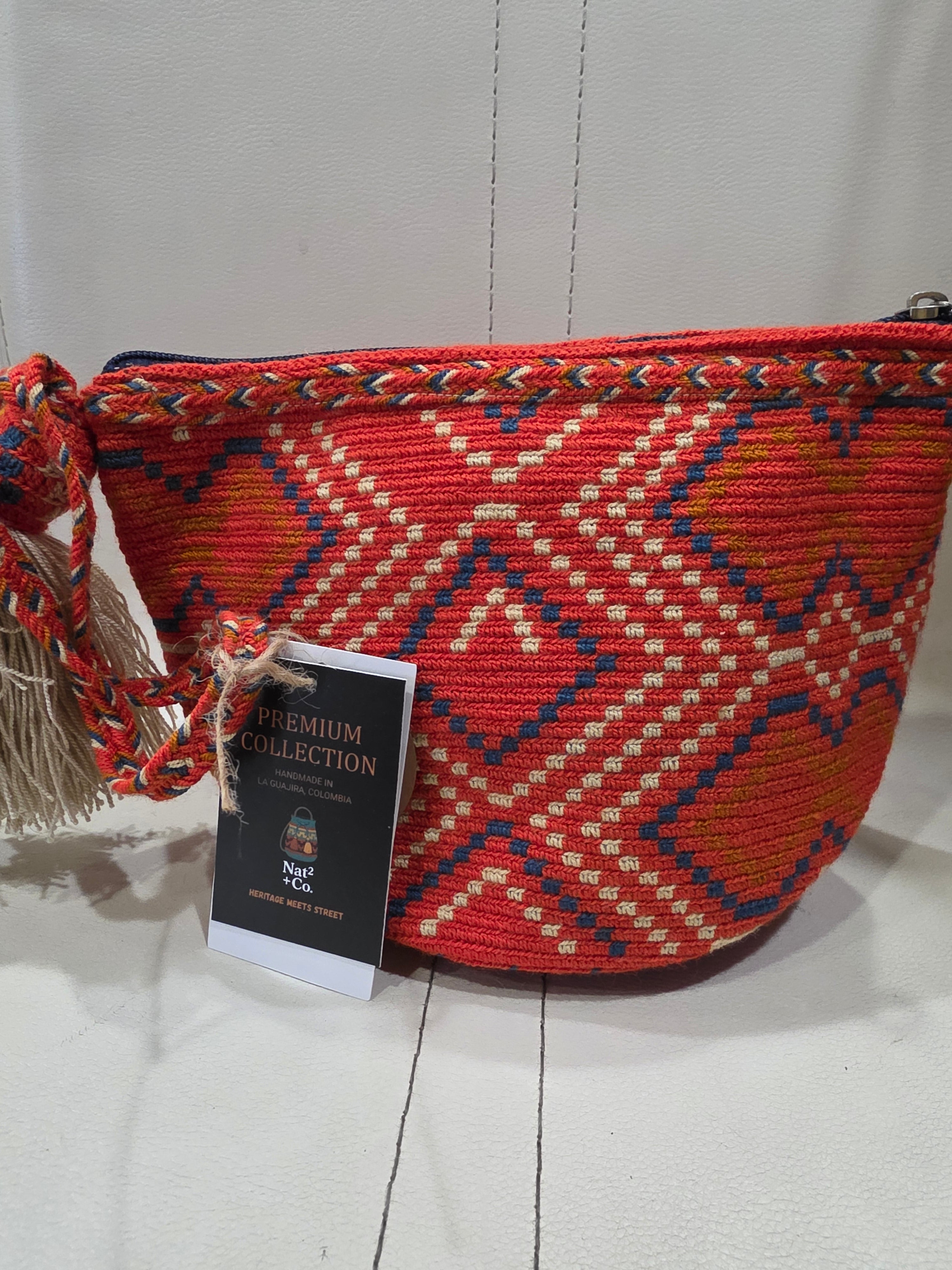 One-thread Cosmetic Pouches