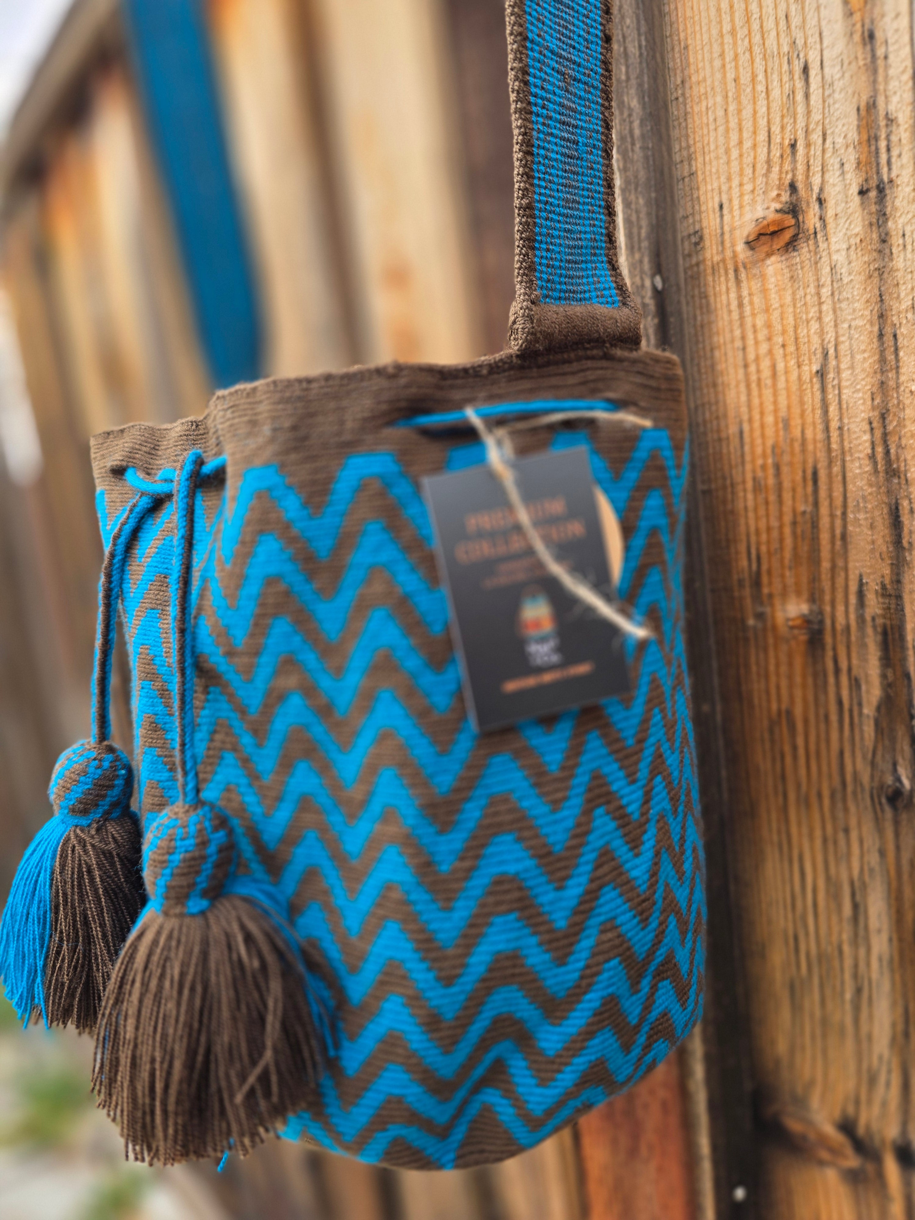 Turquoise Brown
Large | One-Thread