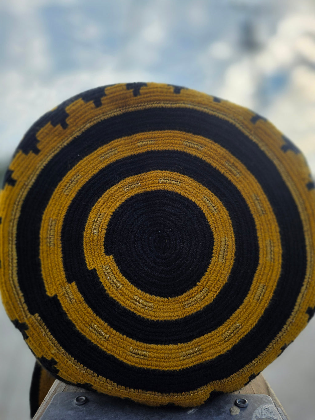 Midnight Gold Mochila — Medium (One-Thread)