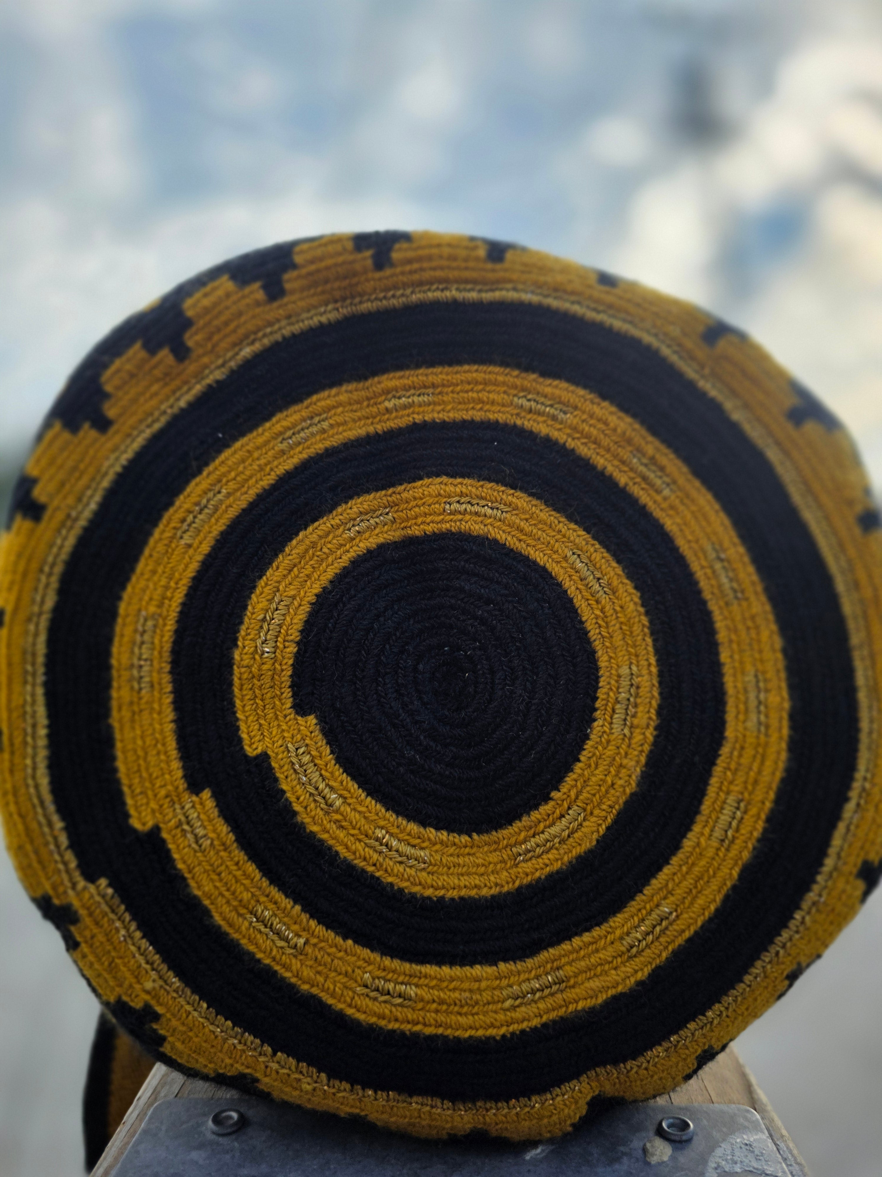 Midnight Gold Mochila — Medium (One-Thread)