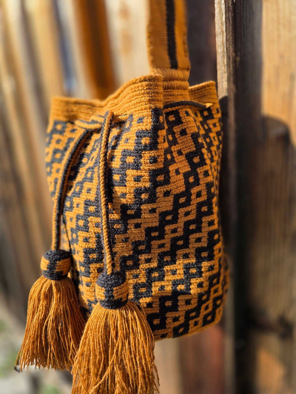 Amber Grid Mochila — Medium (Two-Thread)
