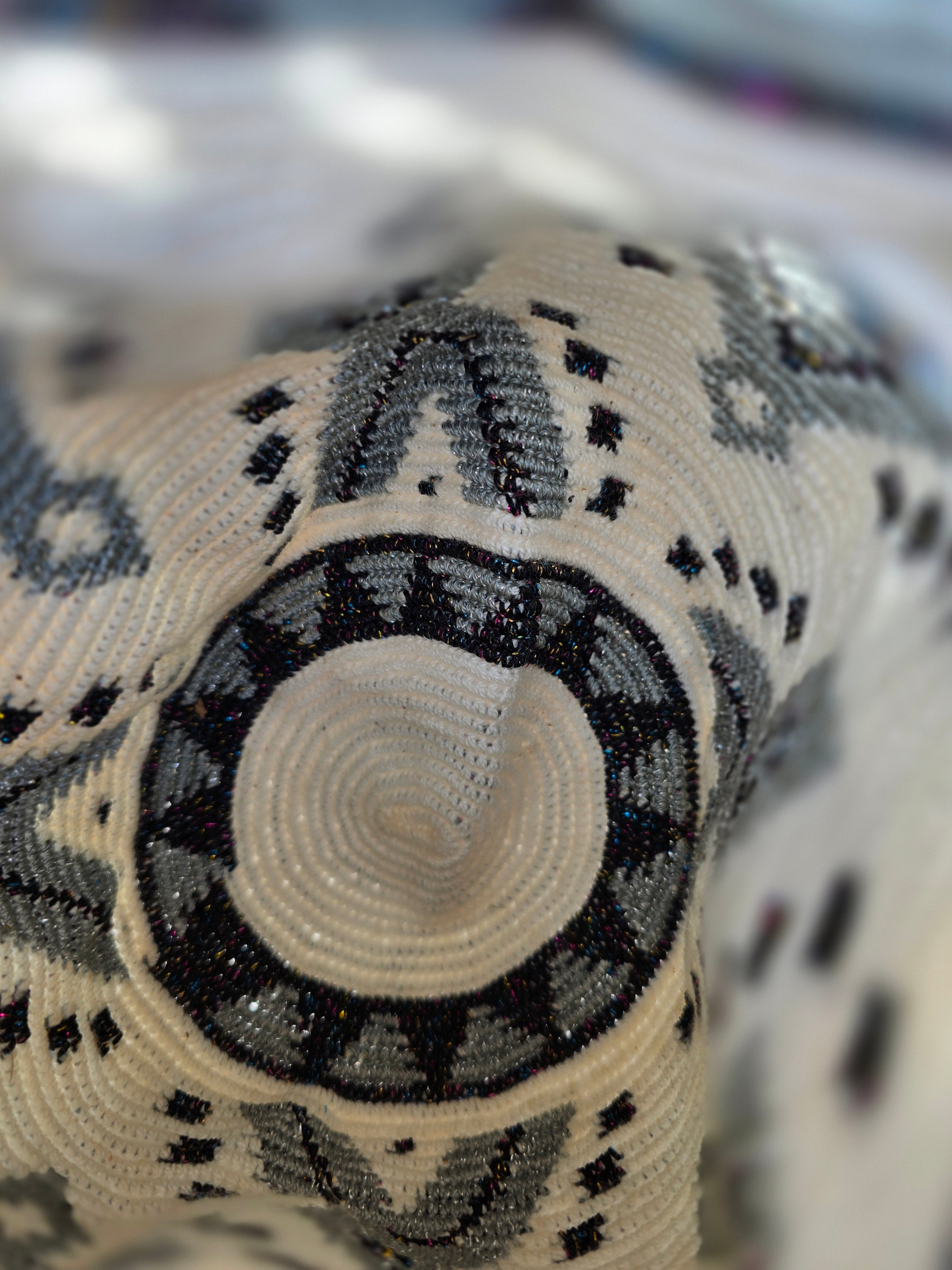 Silver Current
Mini One-Thread Wayuu Mochila (Metallic Silk)