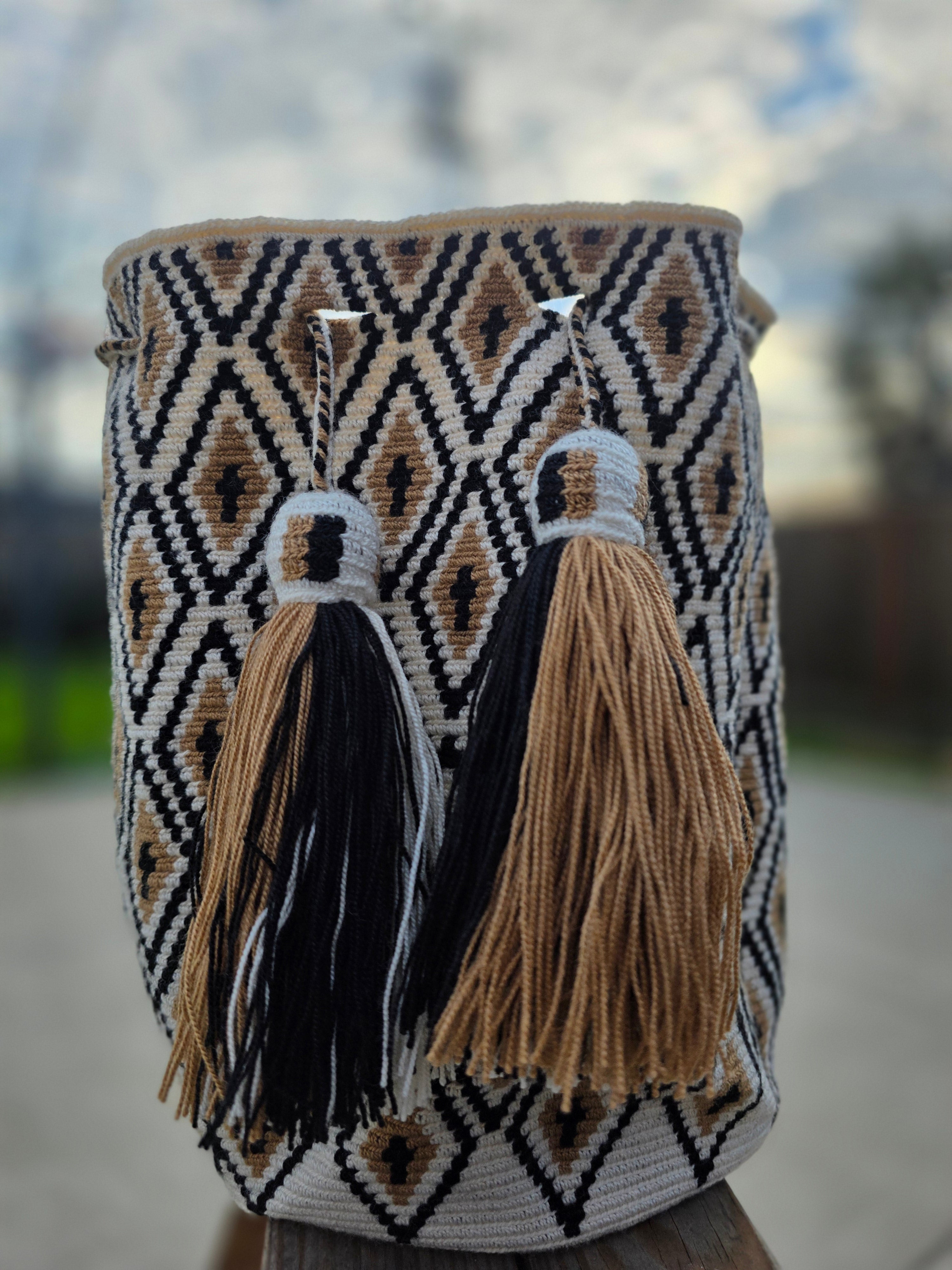 Desert Eclipse Mochila — Large (One-Thread)