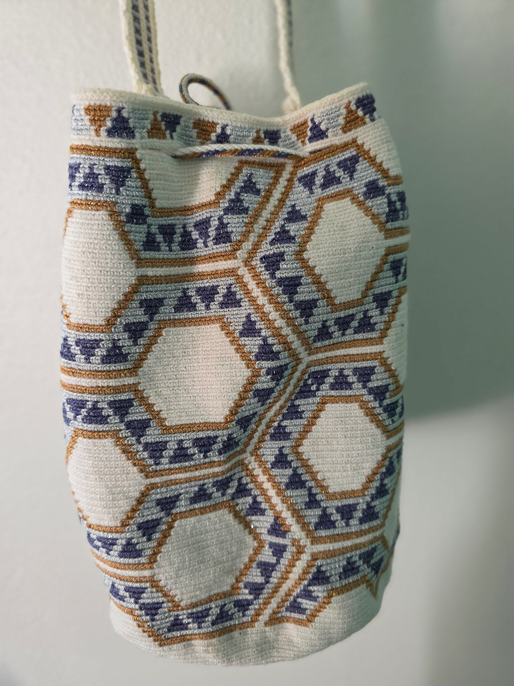 Aurelia – One-Thread Metallic Wayuu Mochila Medium