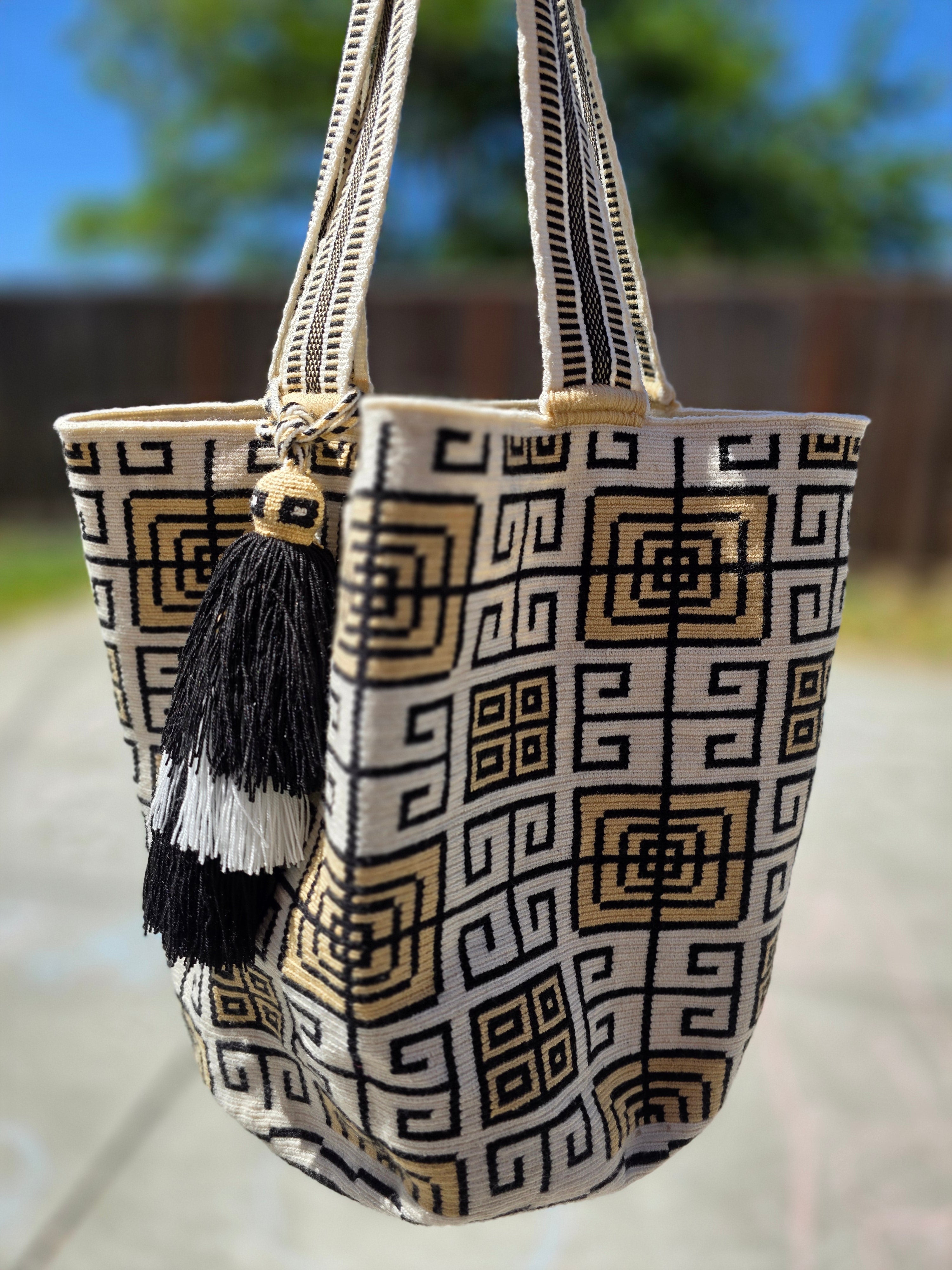 Ivory Labyrinth- Premium One-Thread Tote