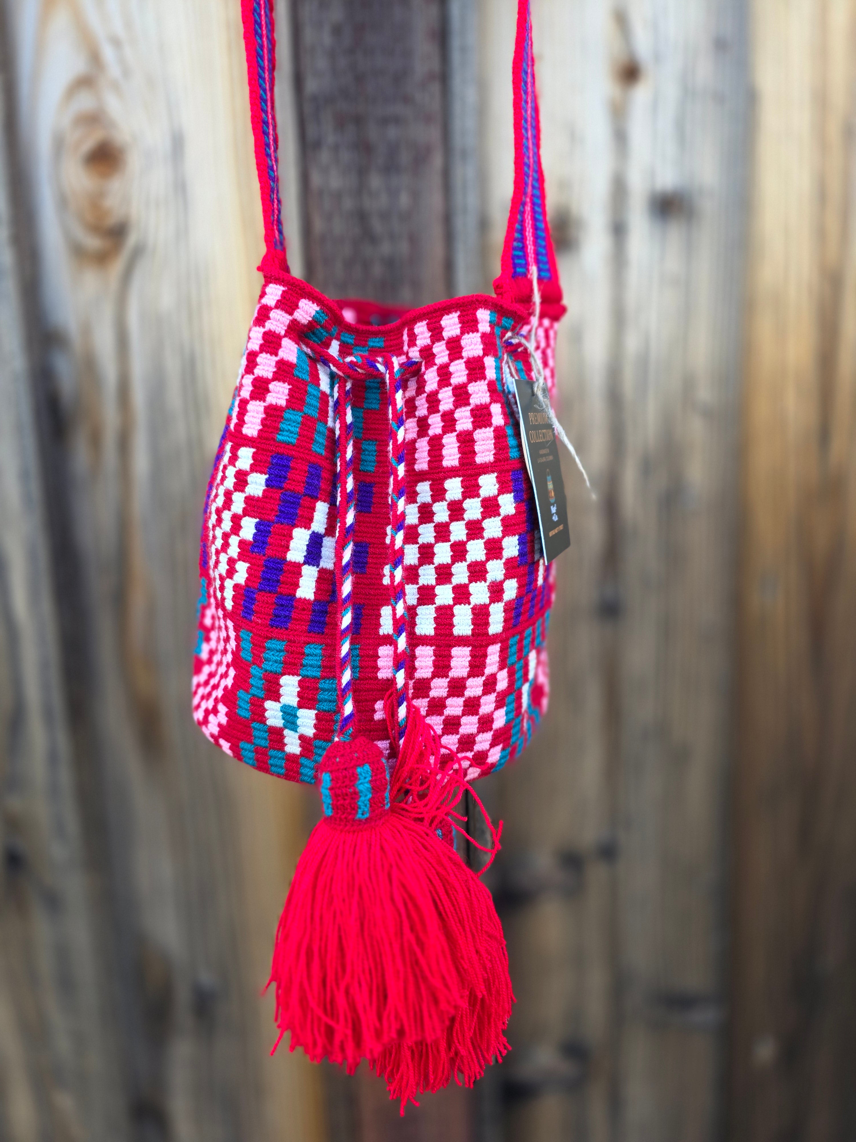Crimson Grid
Medium One-Thread Mochila