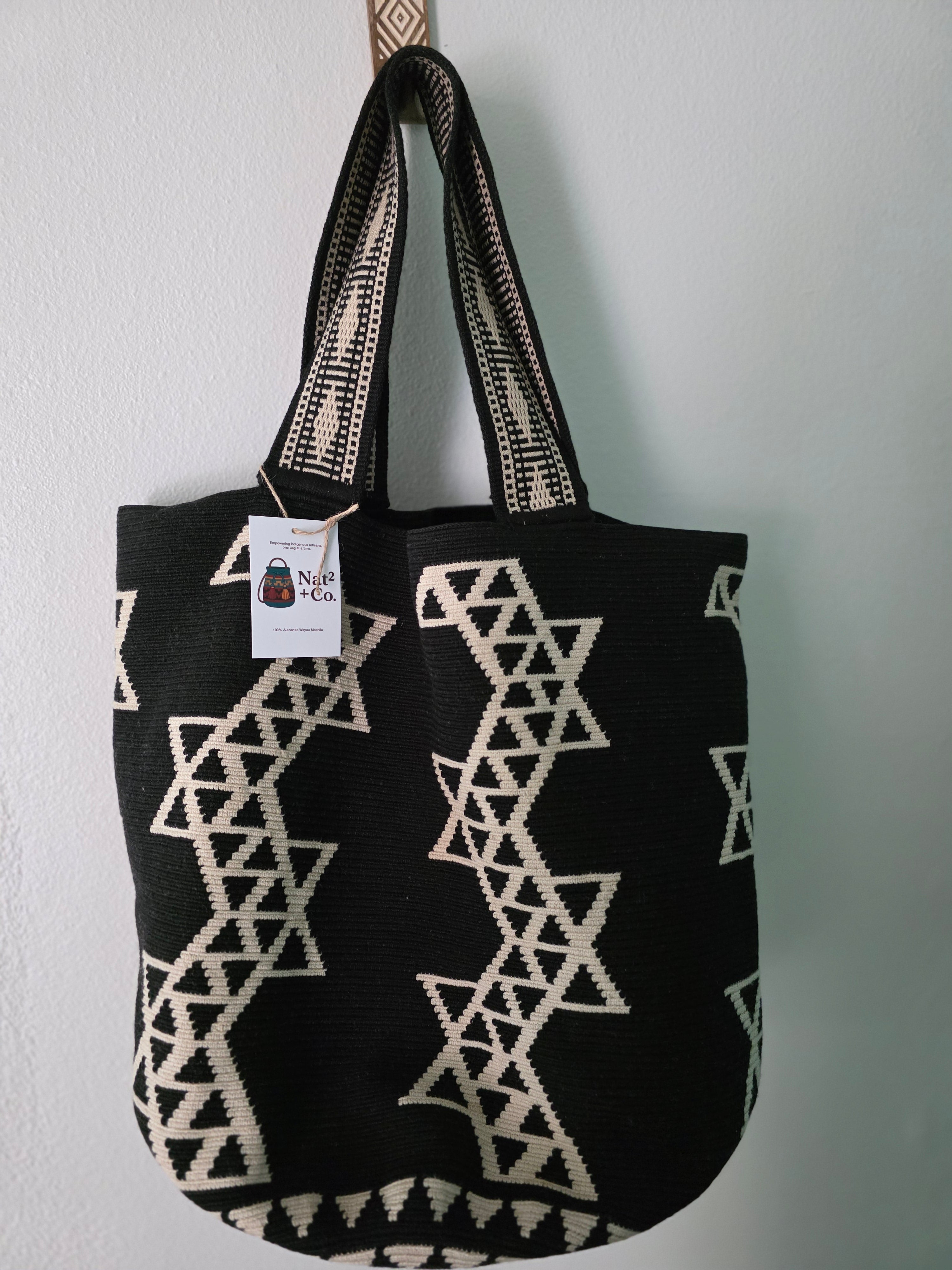Sombra – Handwoven Wayuu Tote
