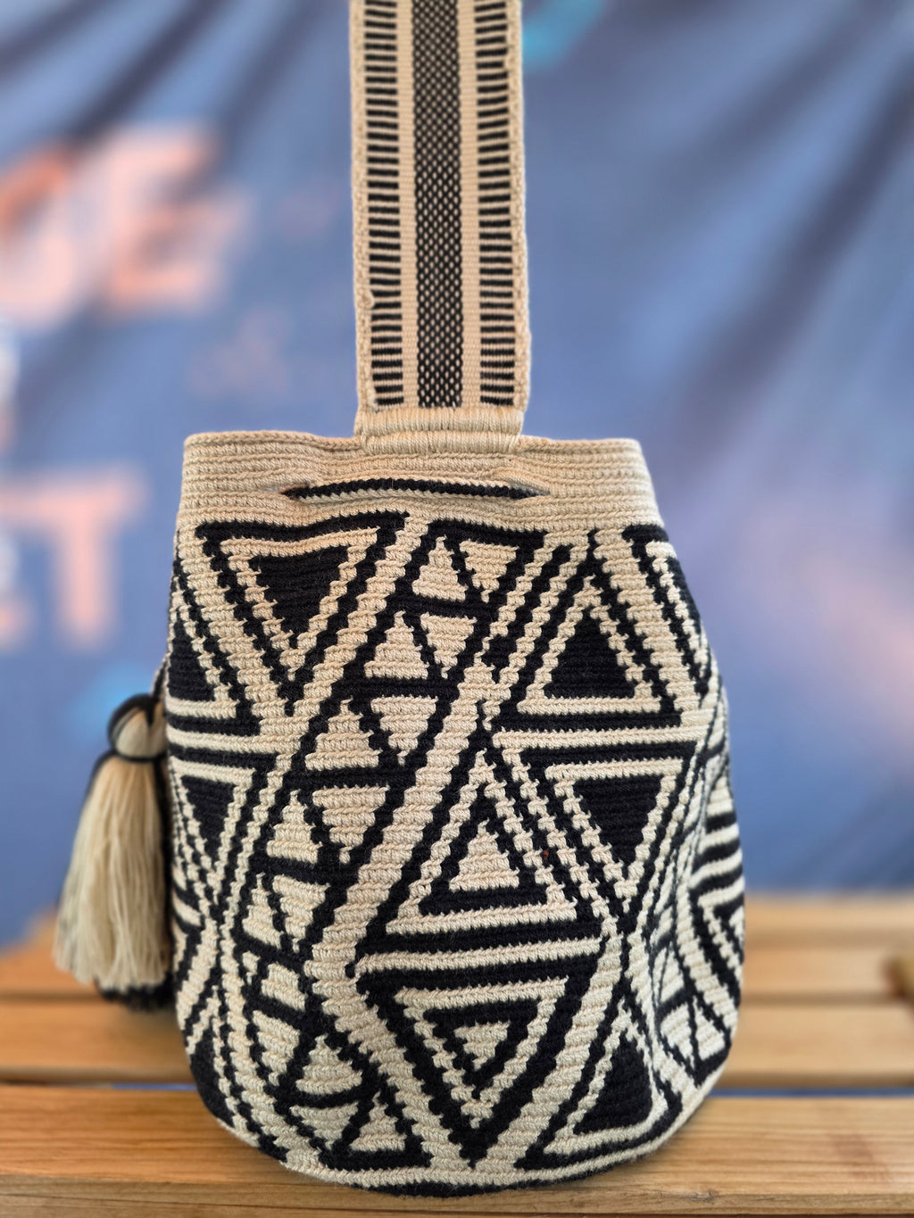 Luna – Two-Thread Traditional Wayuu Mochila Medium
