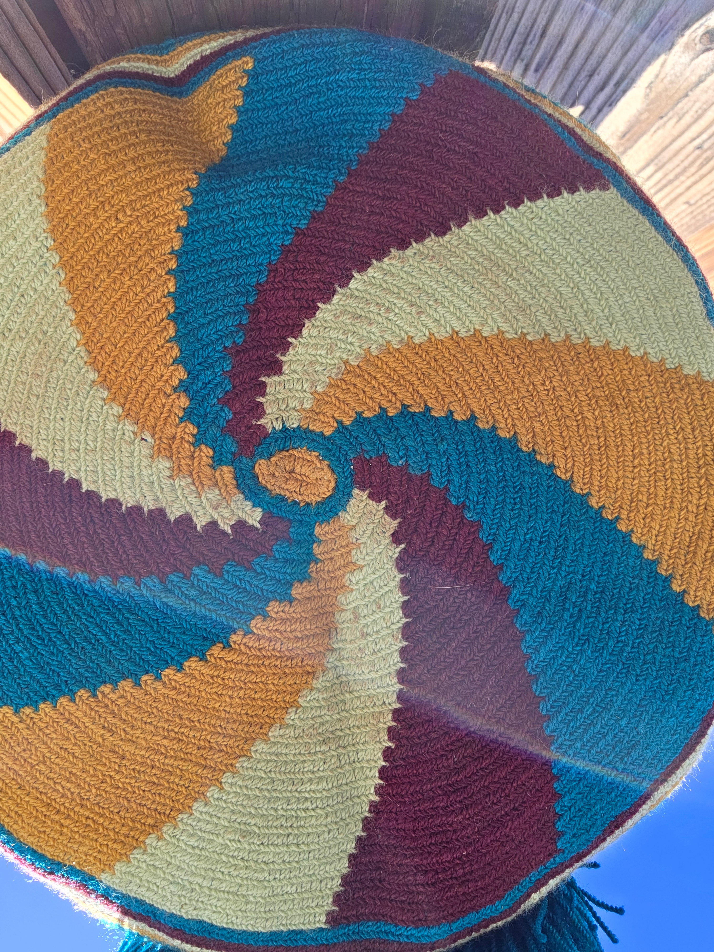 Golden Current
Medium One-Thread Mochila