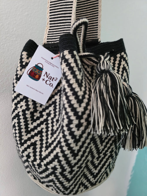 Authentic Handmade Wayuu Mochila – Medium Black Shoulder Bag – Fair Trade RO20