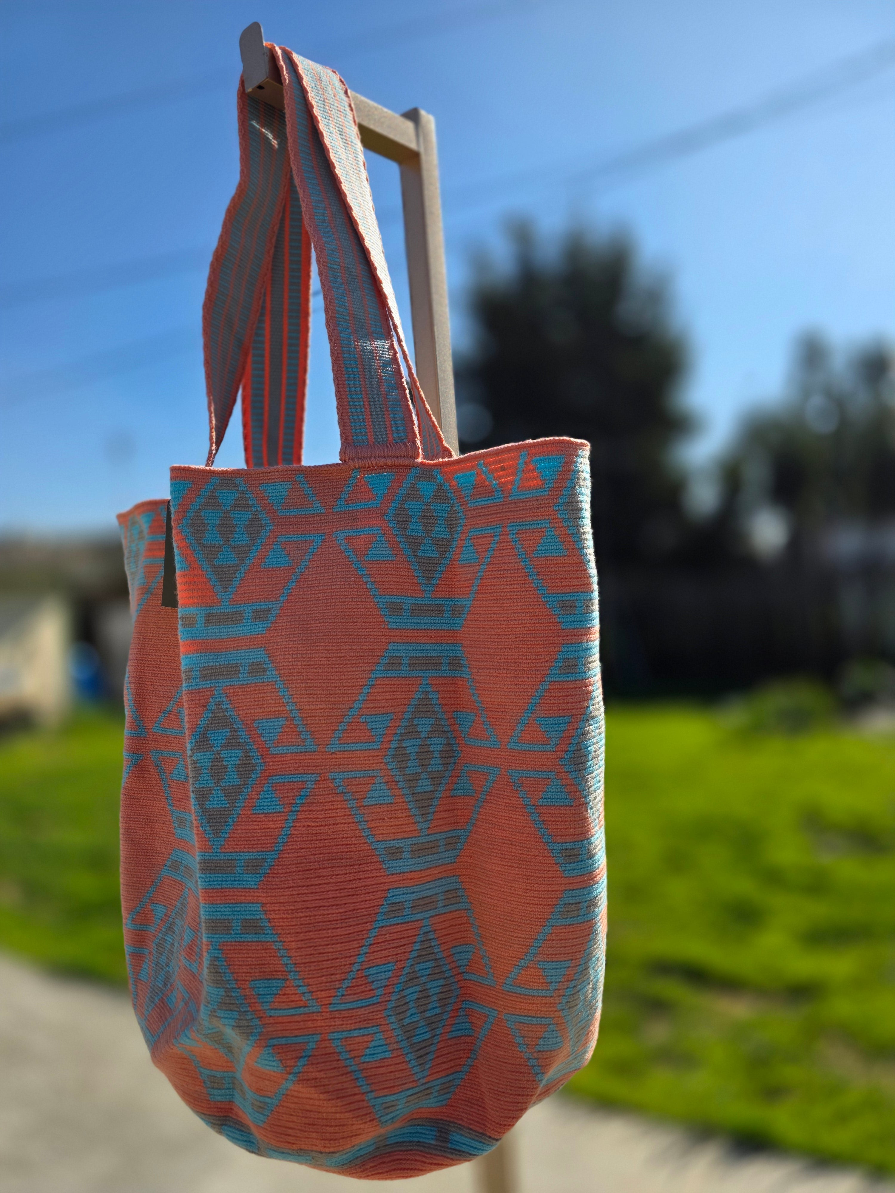 Tide Bloom
One-Thread Wayuu Tote