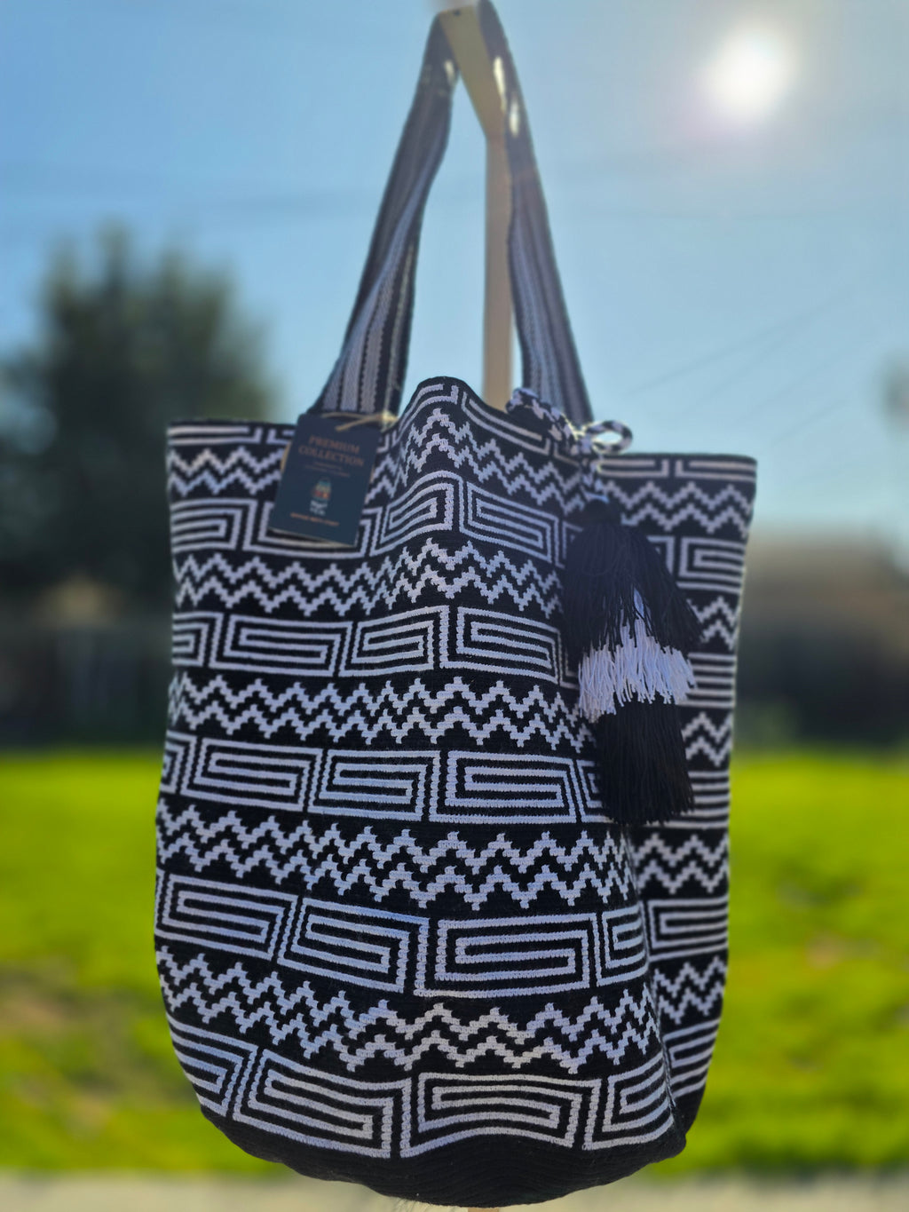 Signal Line
One-Thread Wayuu Tote