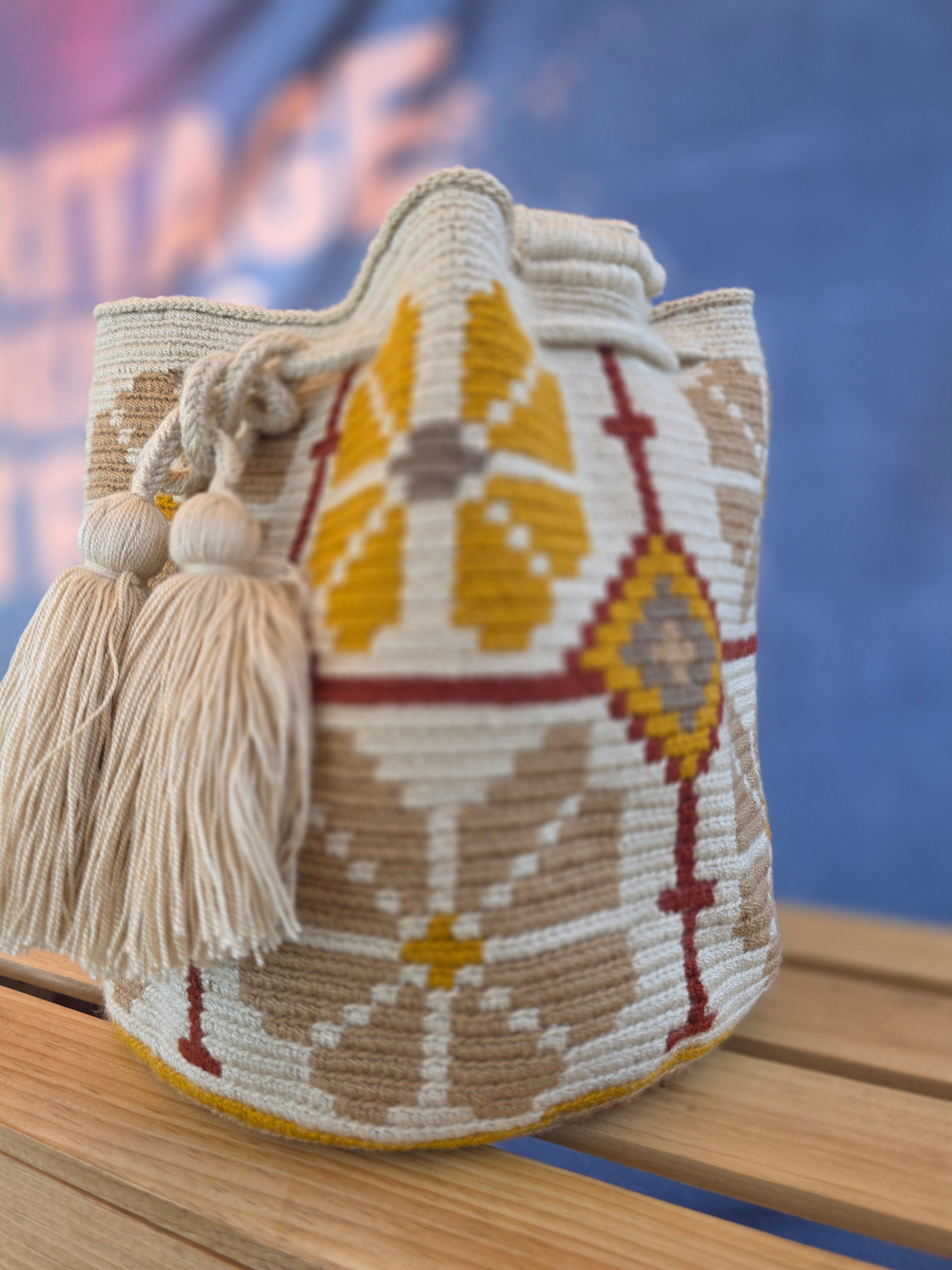Halo – Two-Thread Wayuu Mochila Medium