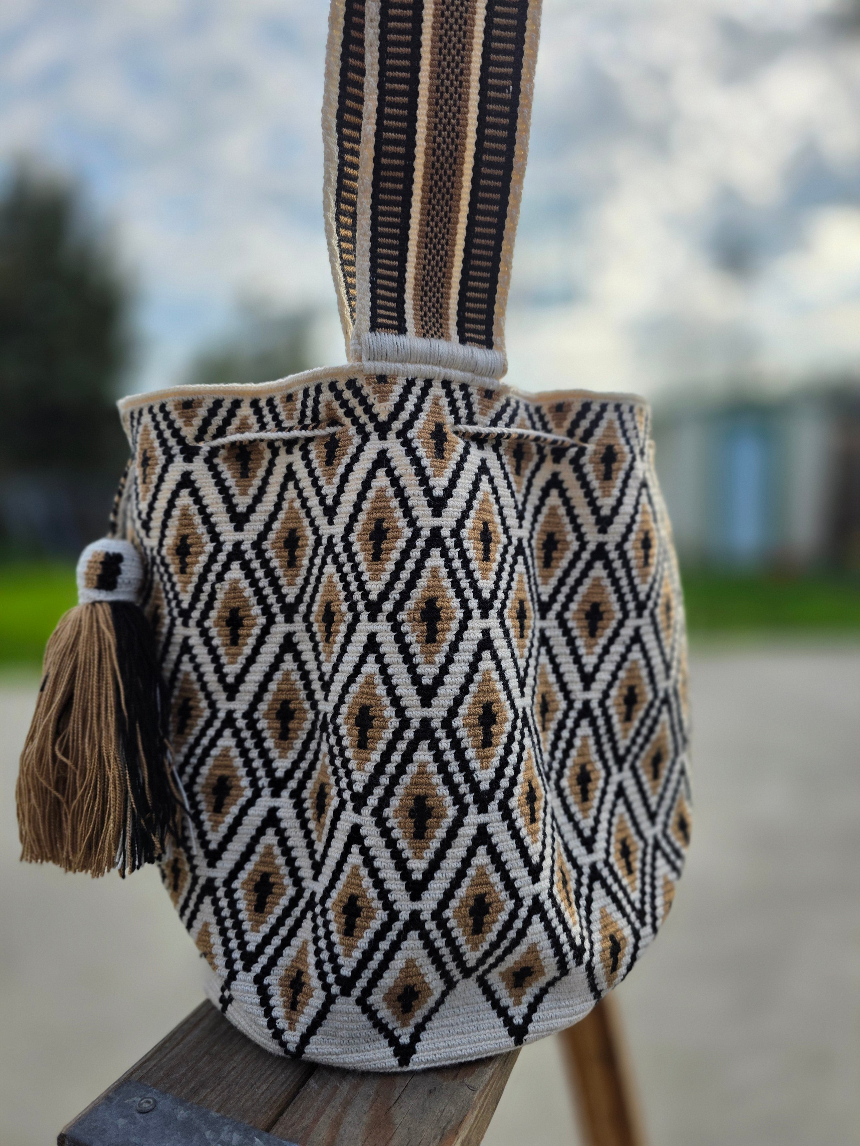 Desert Eclipse Mochila — Large (One-Thread)