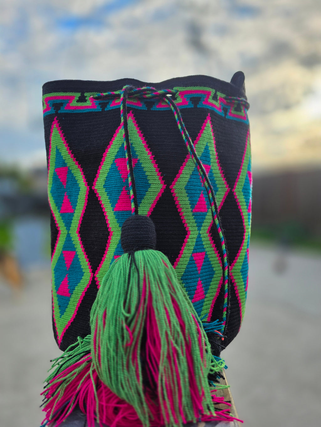 Neon Pulse Mochila — Large (One-Thread)